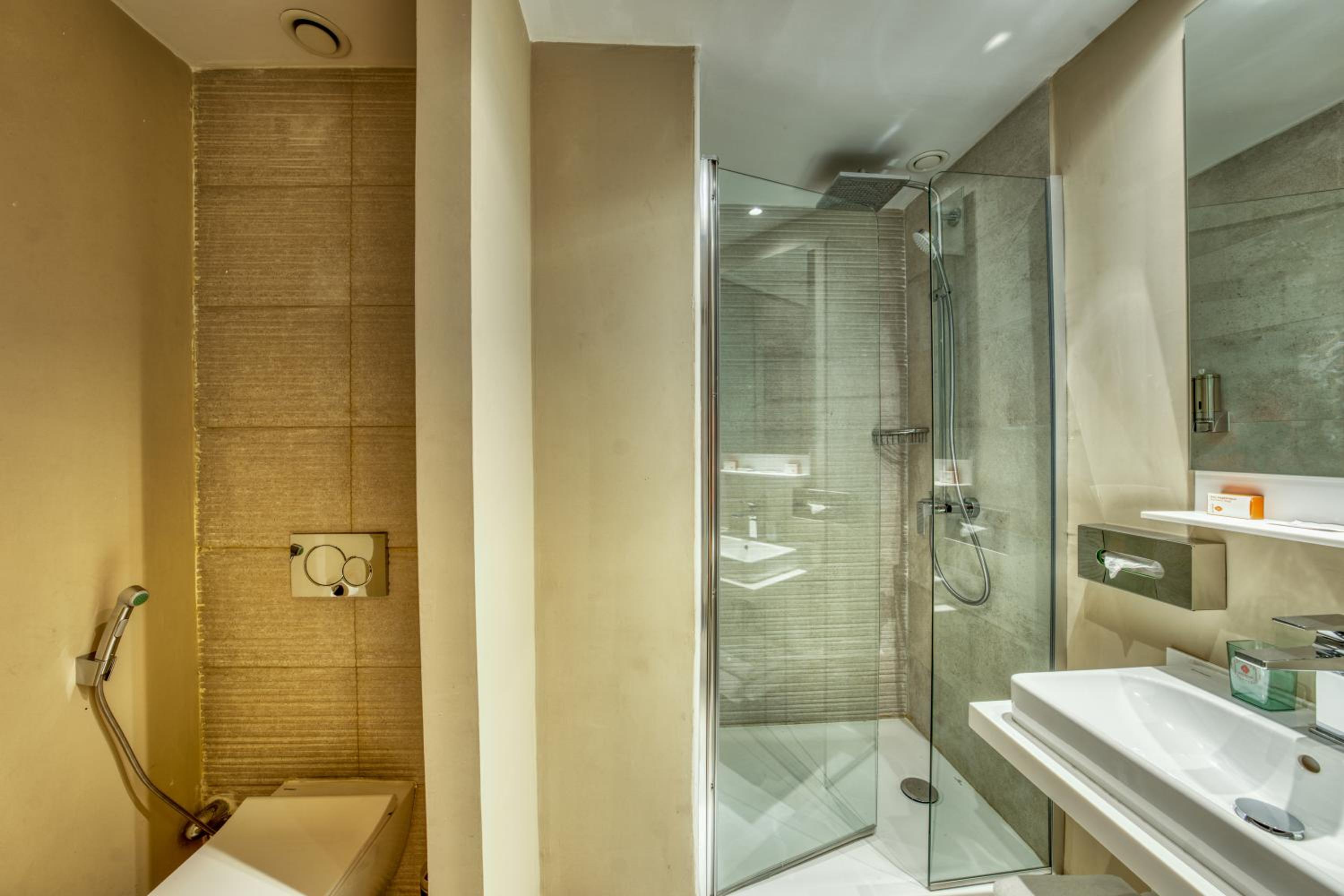 Deluxe Double Room with Balcony photo 2