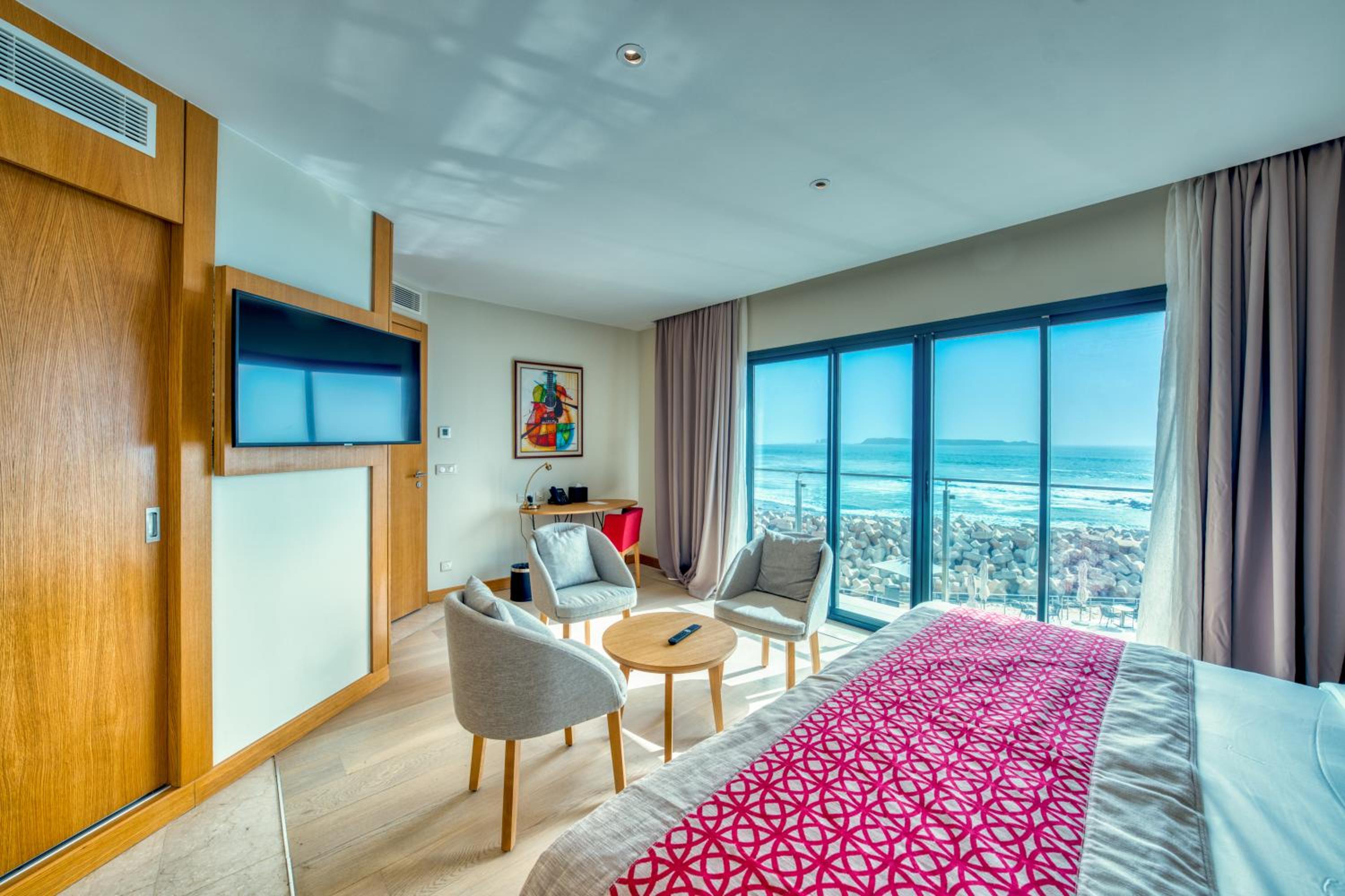 Deluxe Suite with Sea View photo 1