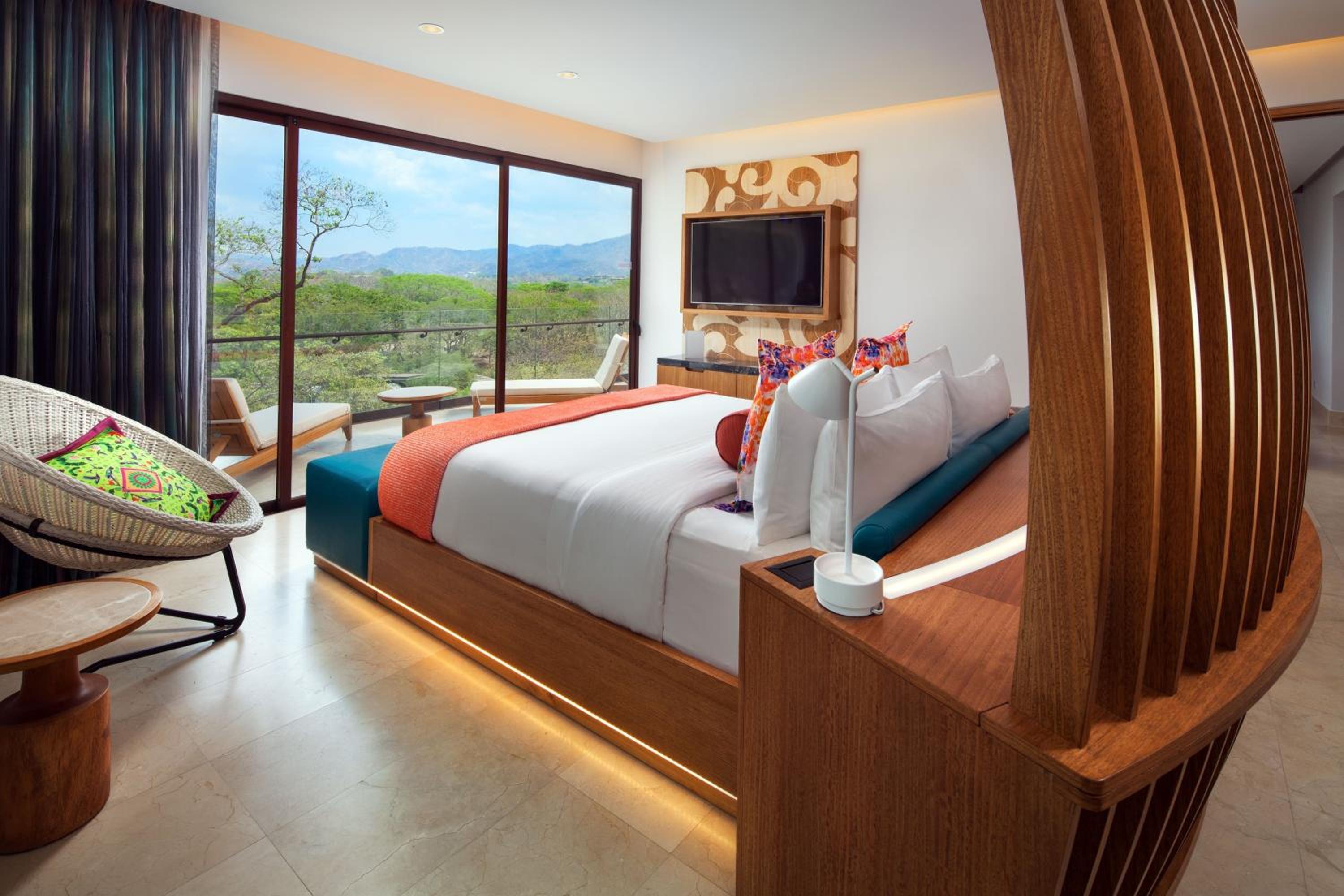 One-Bedroom Deluxe King Suite with Partial Ocean View