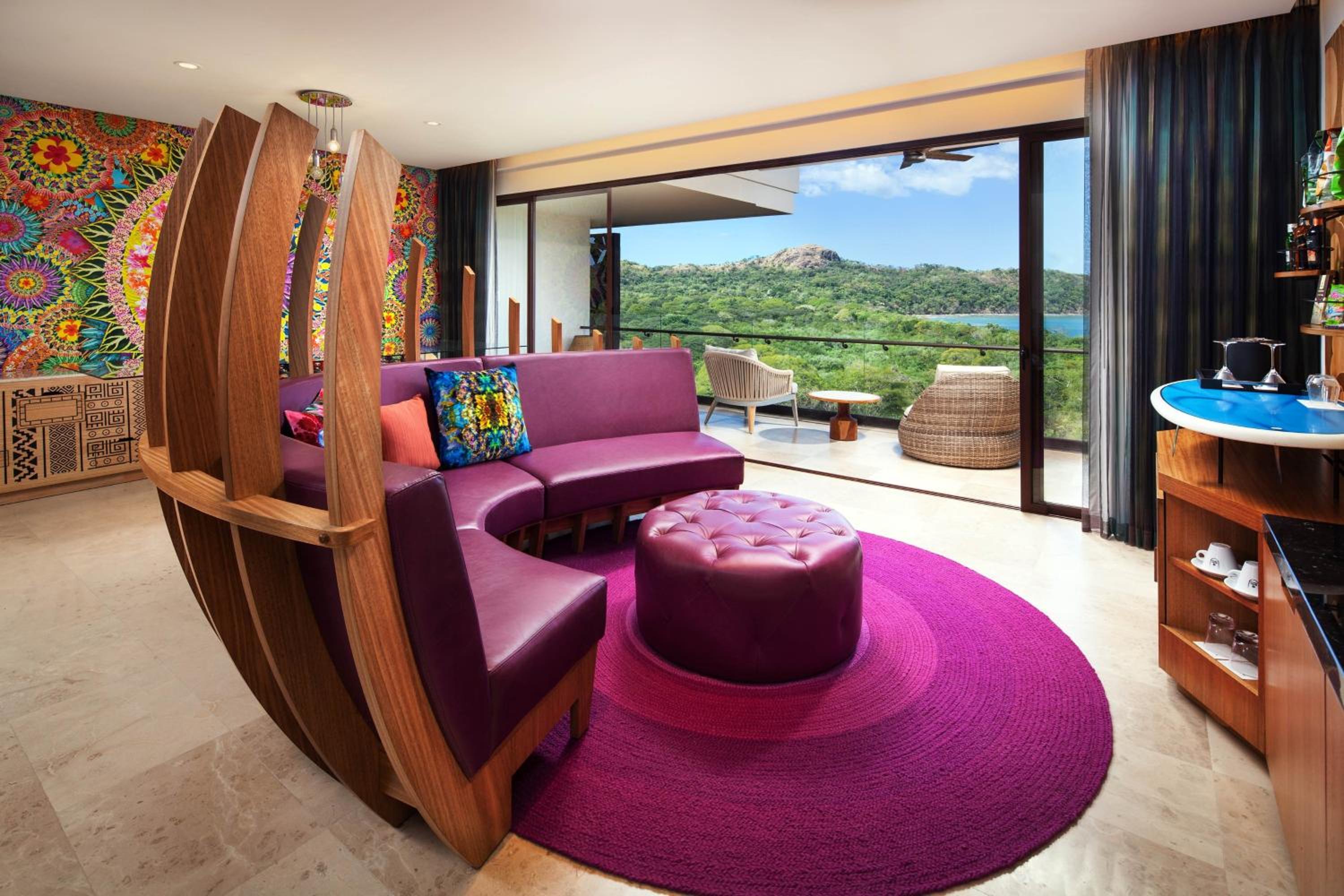 One-Bedroom Premier King Suite with Balcony and Ocean View photo 2