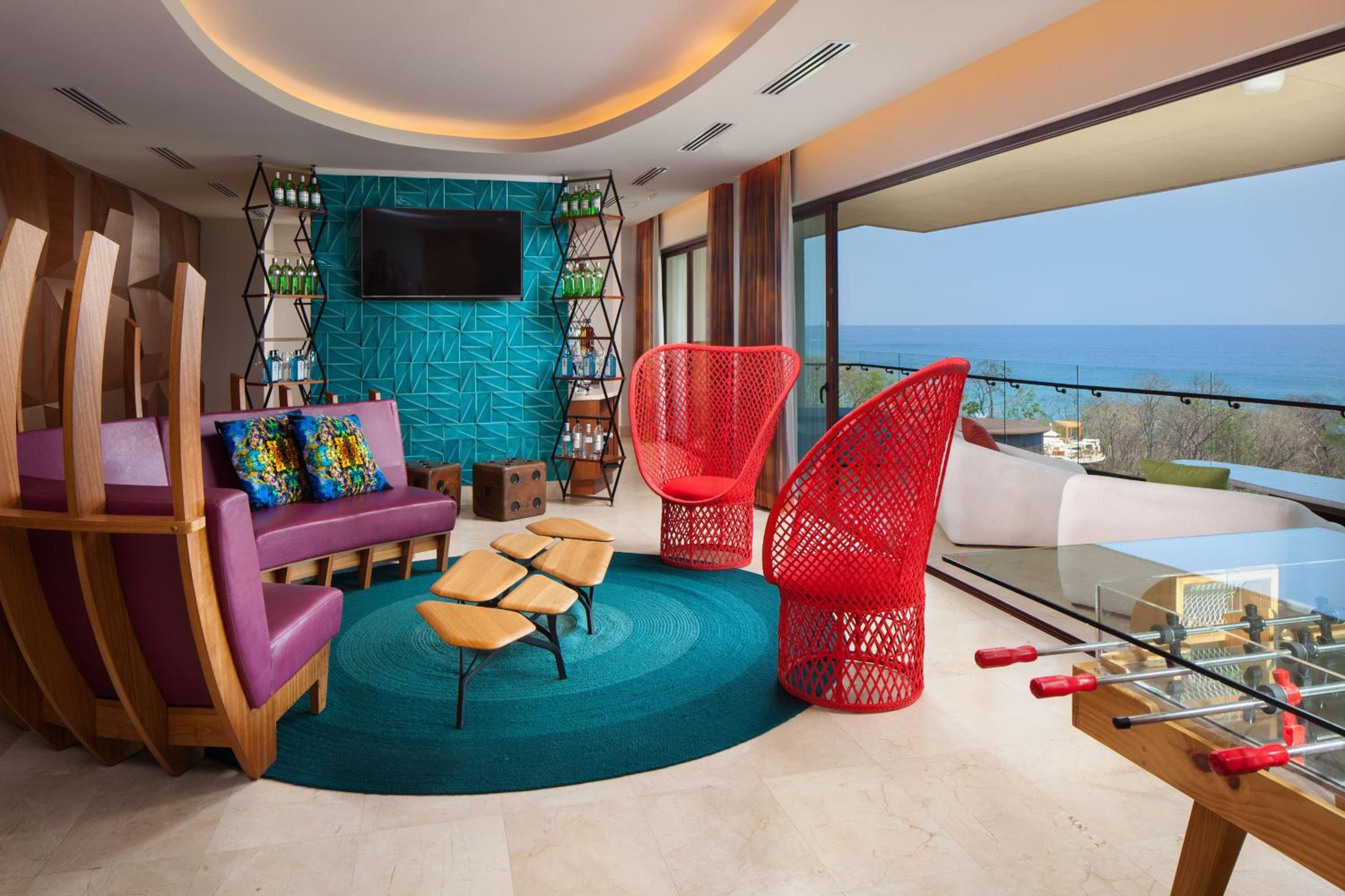 One-Bedroom Escape King Suite with Balcony and Ocean View photo 3