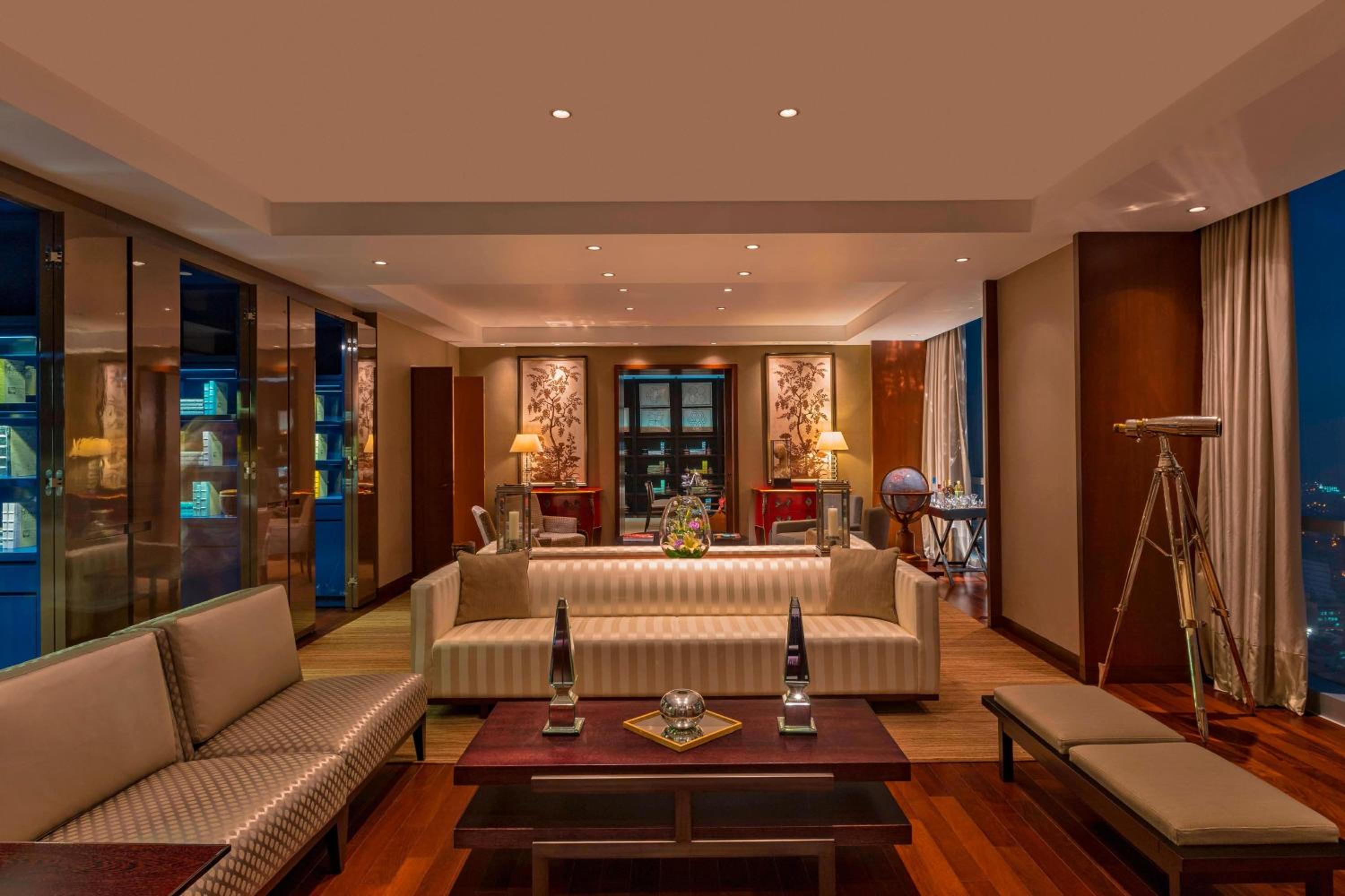 Presidential Suite, Club Lounge Access, Presidential Suite, 1 King, High Floor photo 1