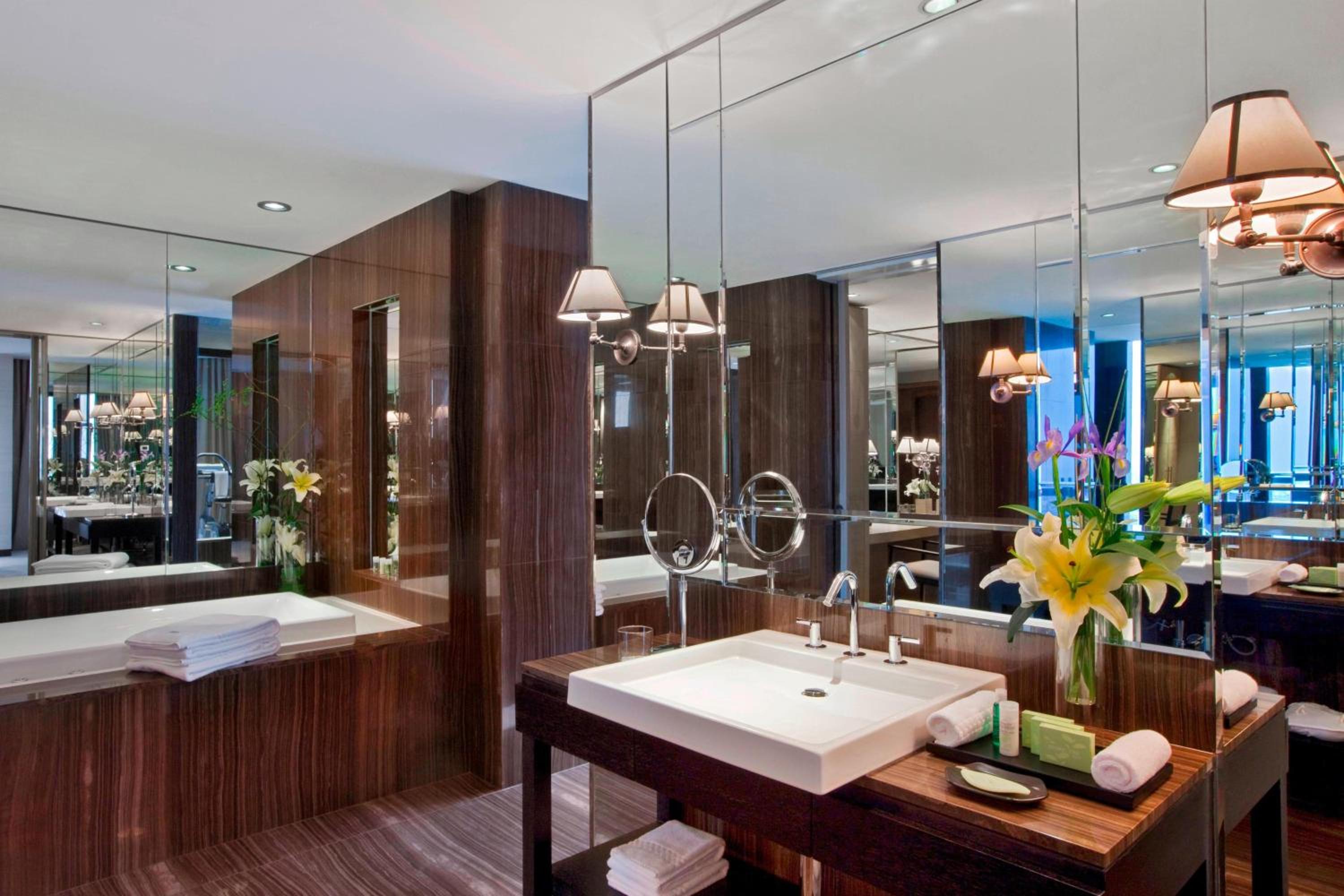 Presidential Suite, Club Lounge Access, Presidential Suite, 1 King, High Floor photo 3
