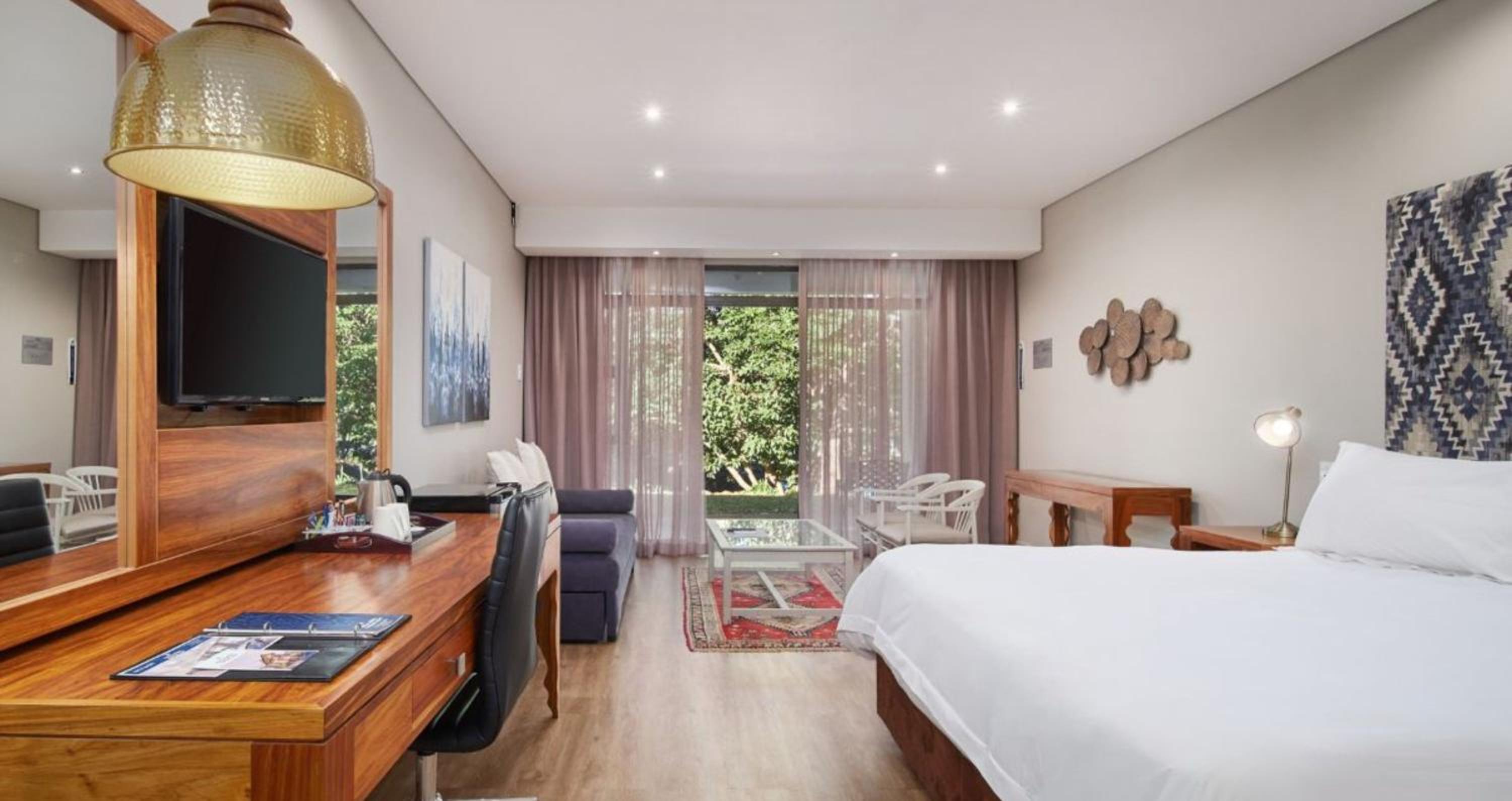 Deluxe Suite - Photo 1