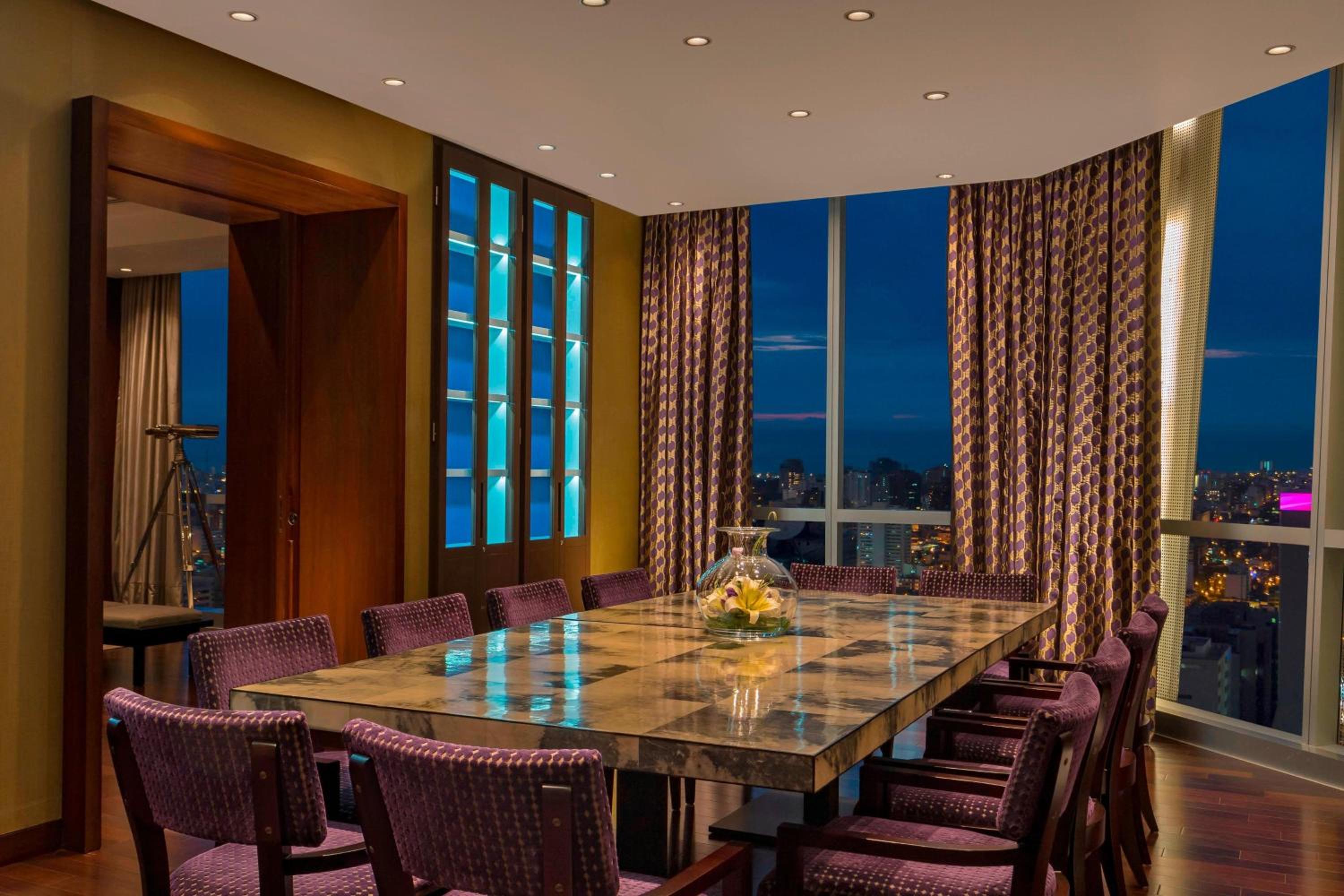 Presidential Suite, Club Lounge Access, Presidential Suite, 1 King, High Floor photo 2