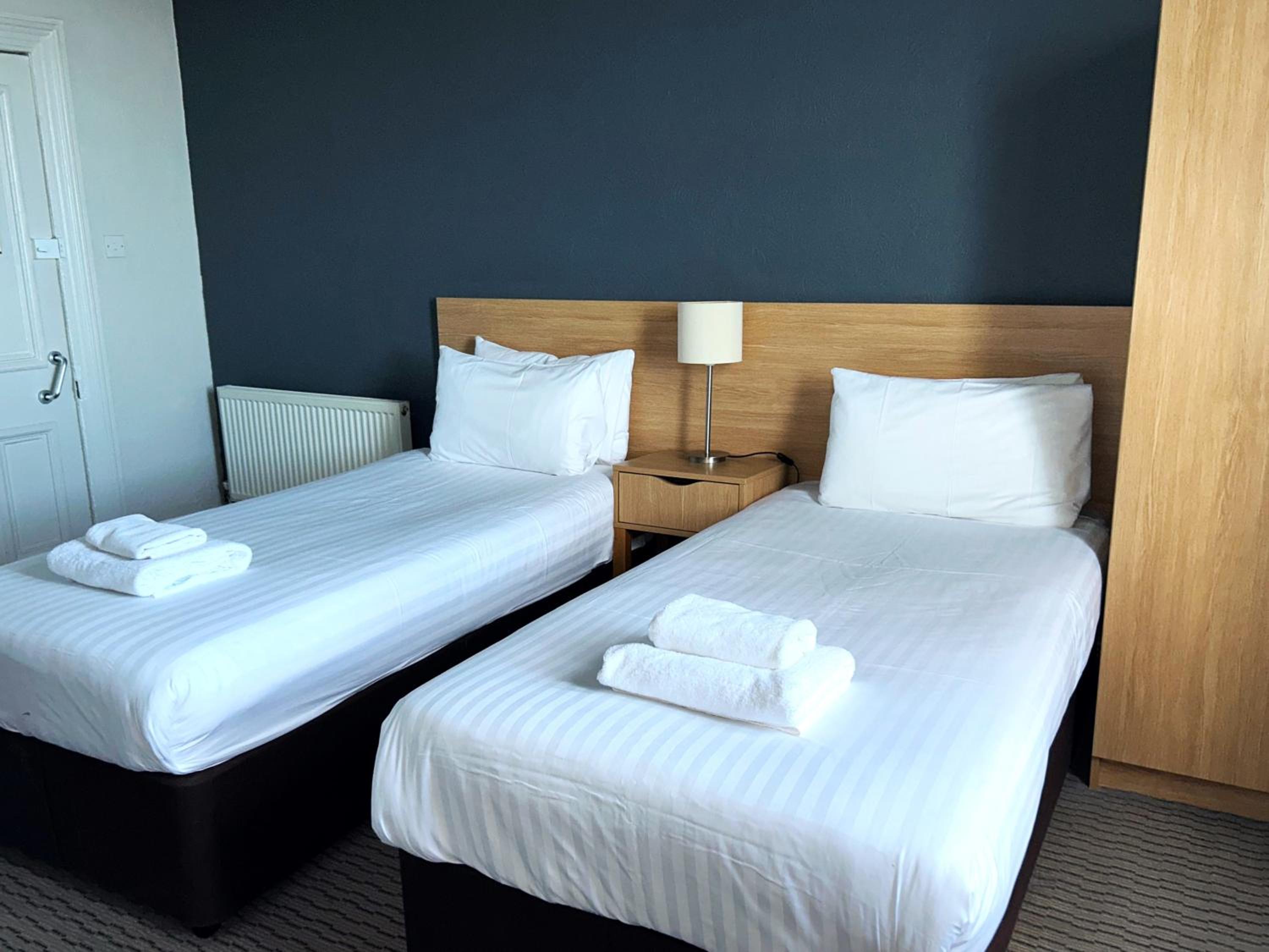 Twin Room - Photo 1