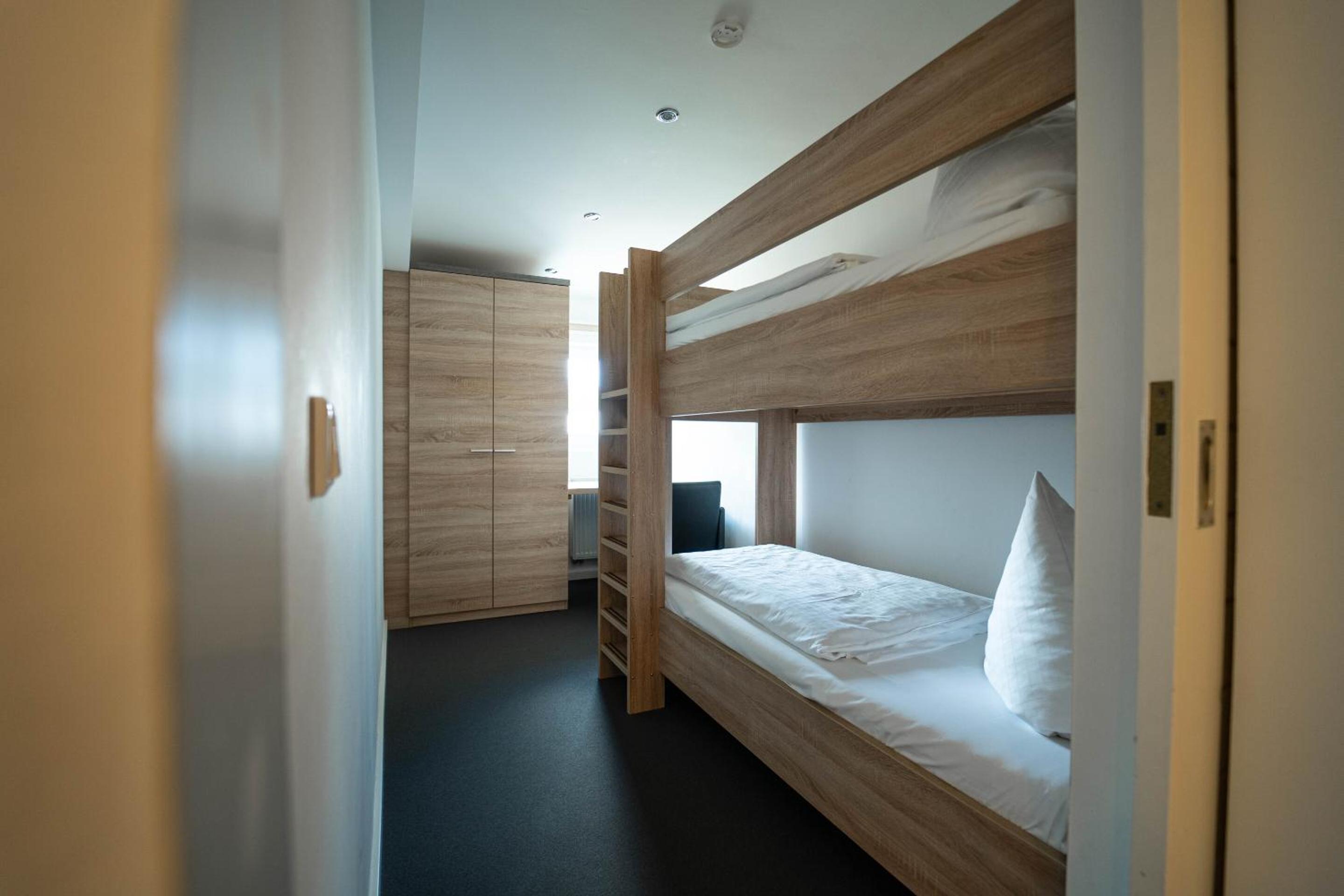 Quadruple Room with Shower - Photo 5