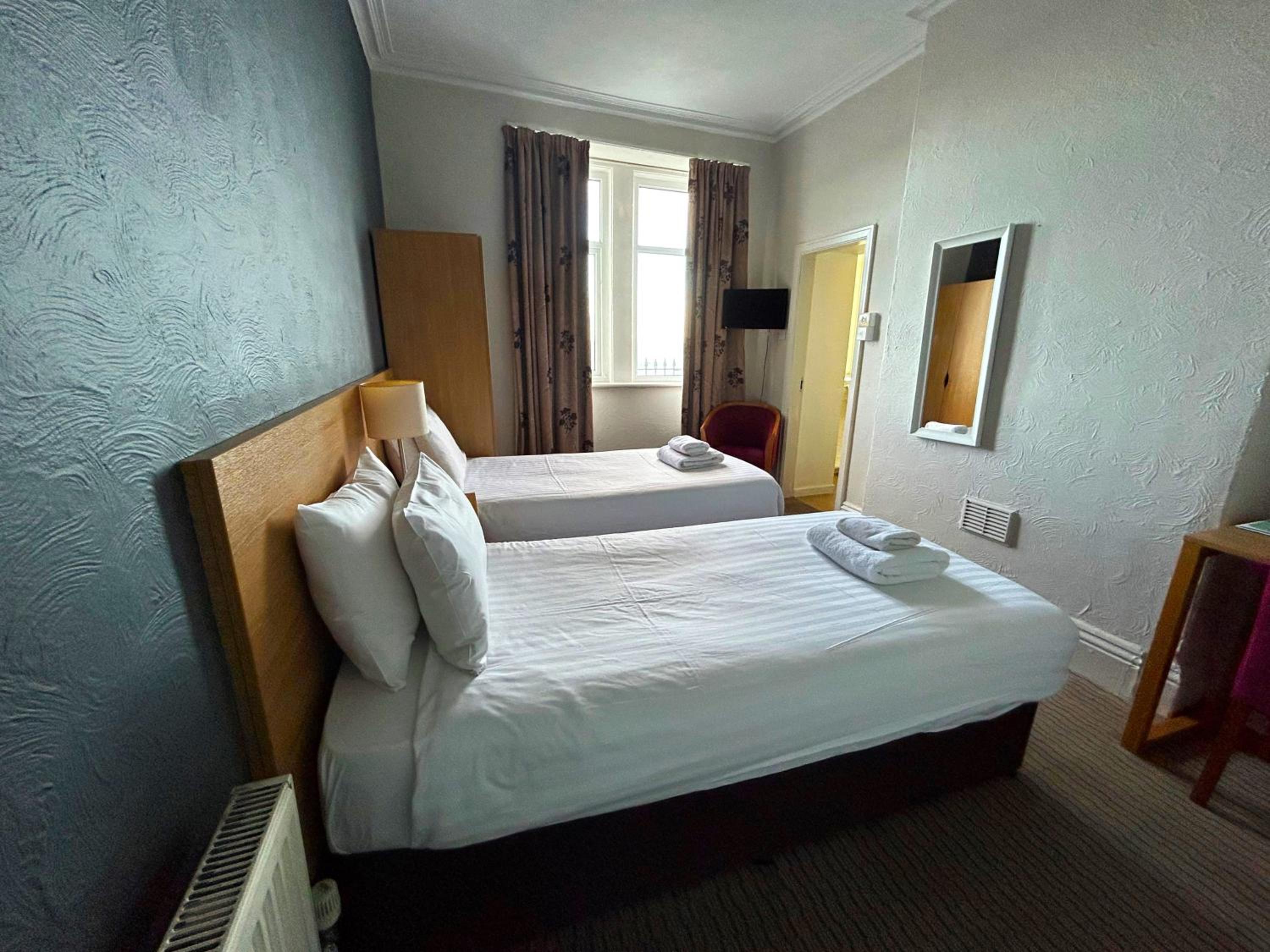 Twin Room - Photo 4