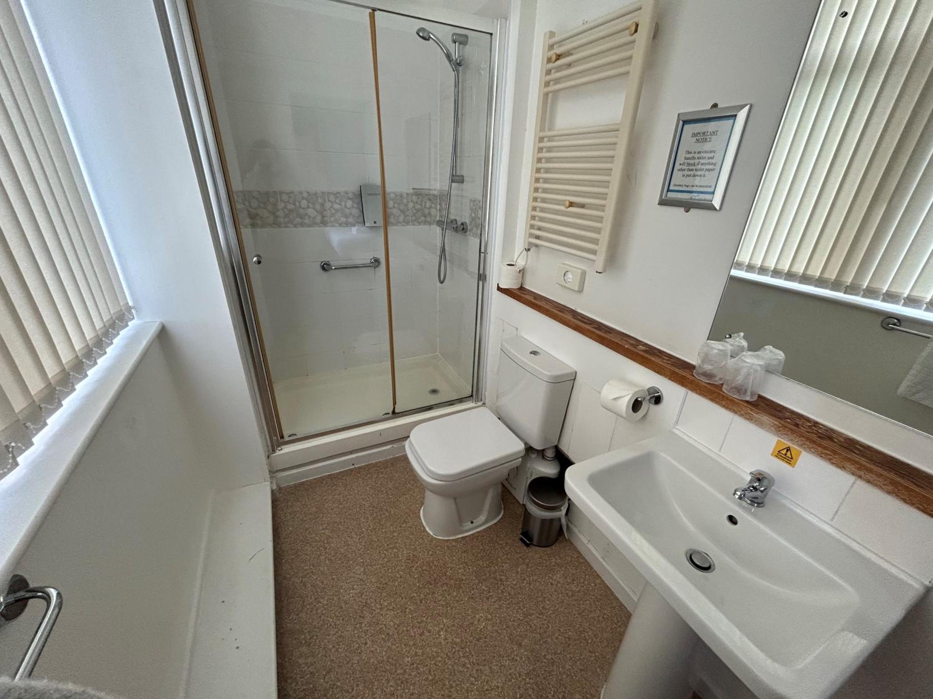 Twin Room - Photo 2
