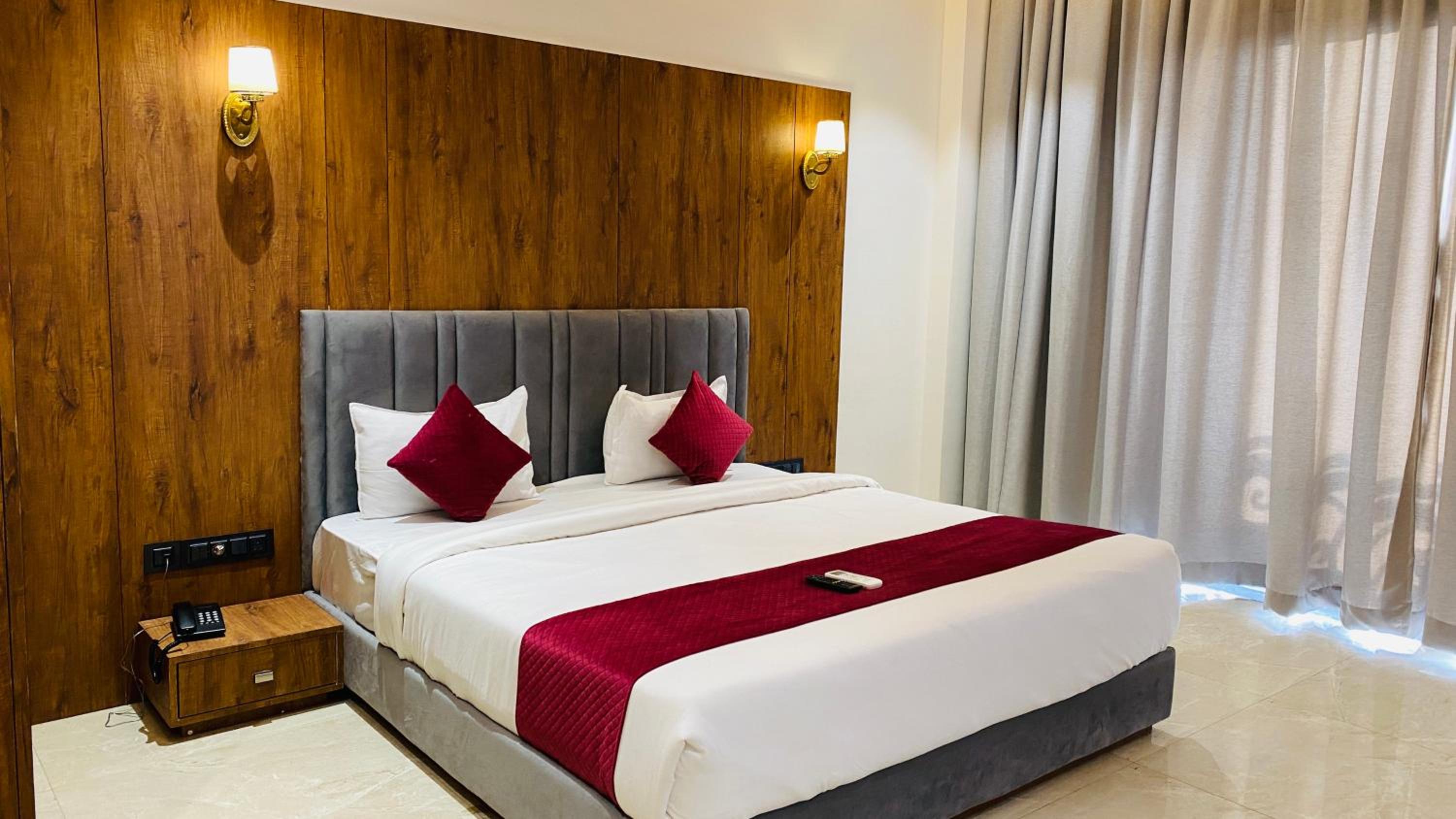 Super Deluxe Room with Balcony photo 3