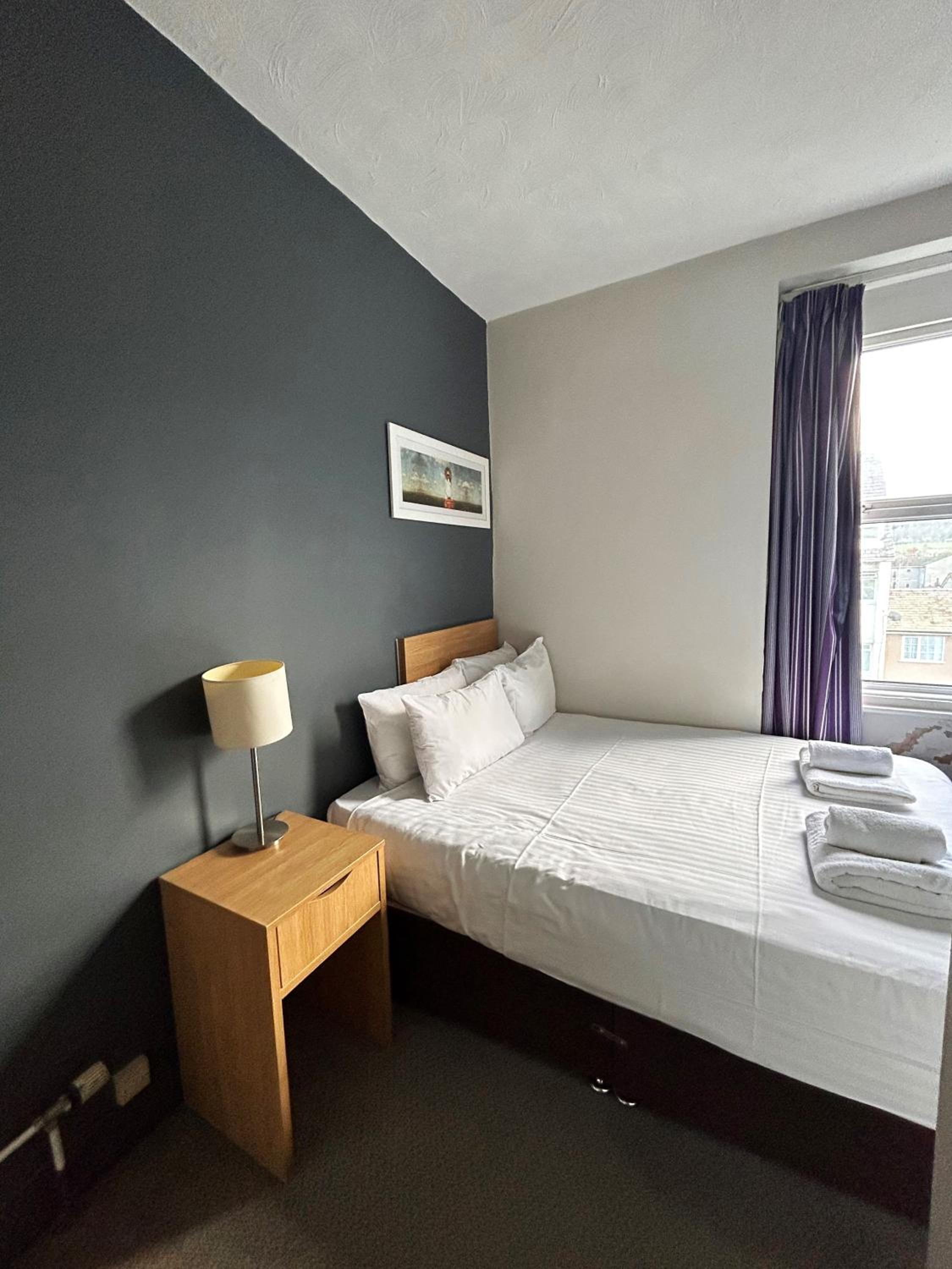 Small Double Room - Photo 2