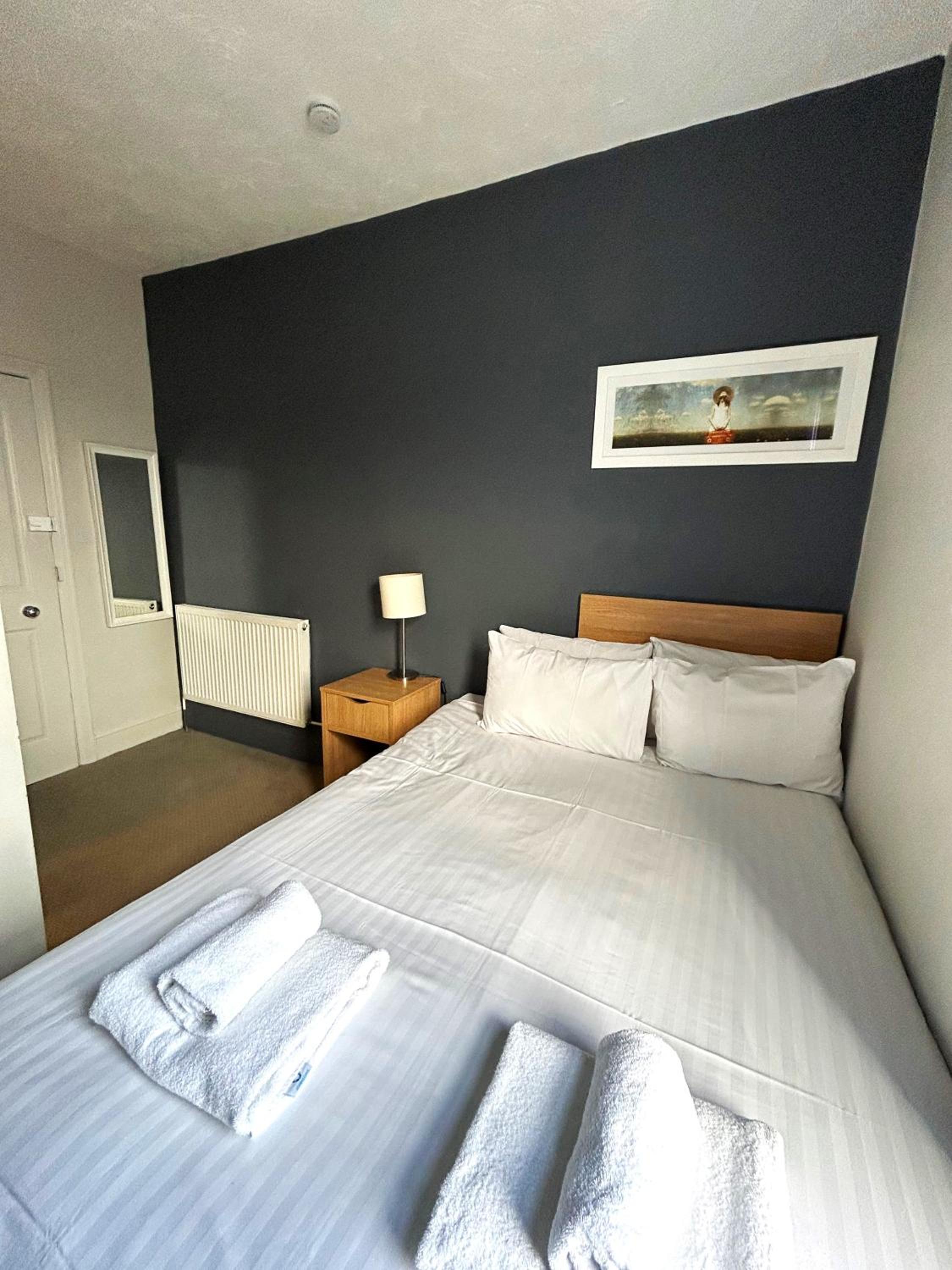 Small Double Room - Photo 3