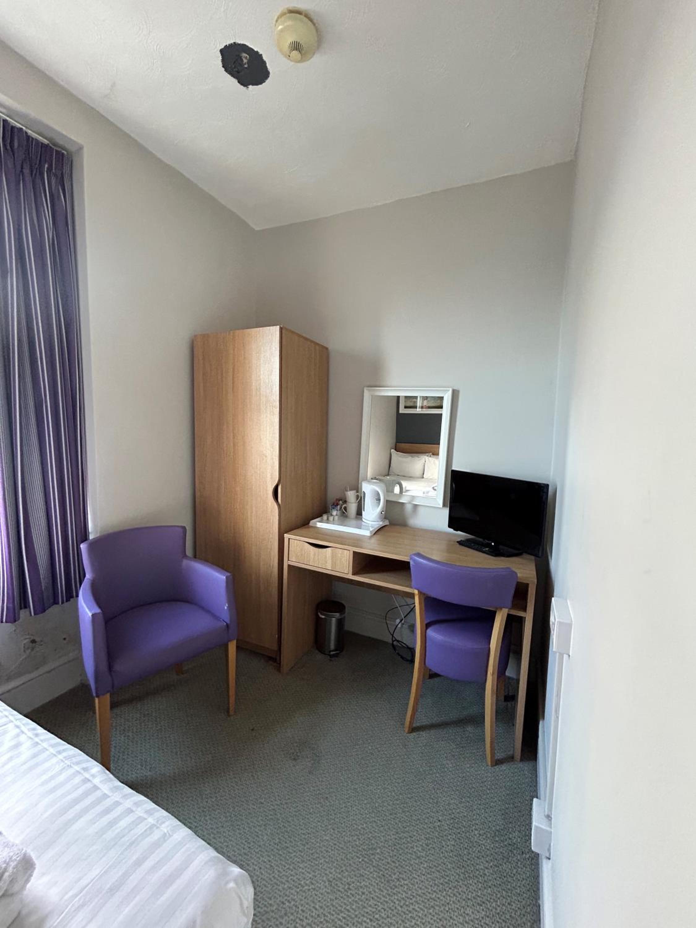 Small Double Room - Photo 5