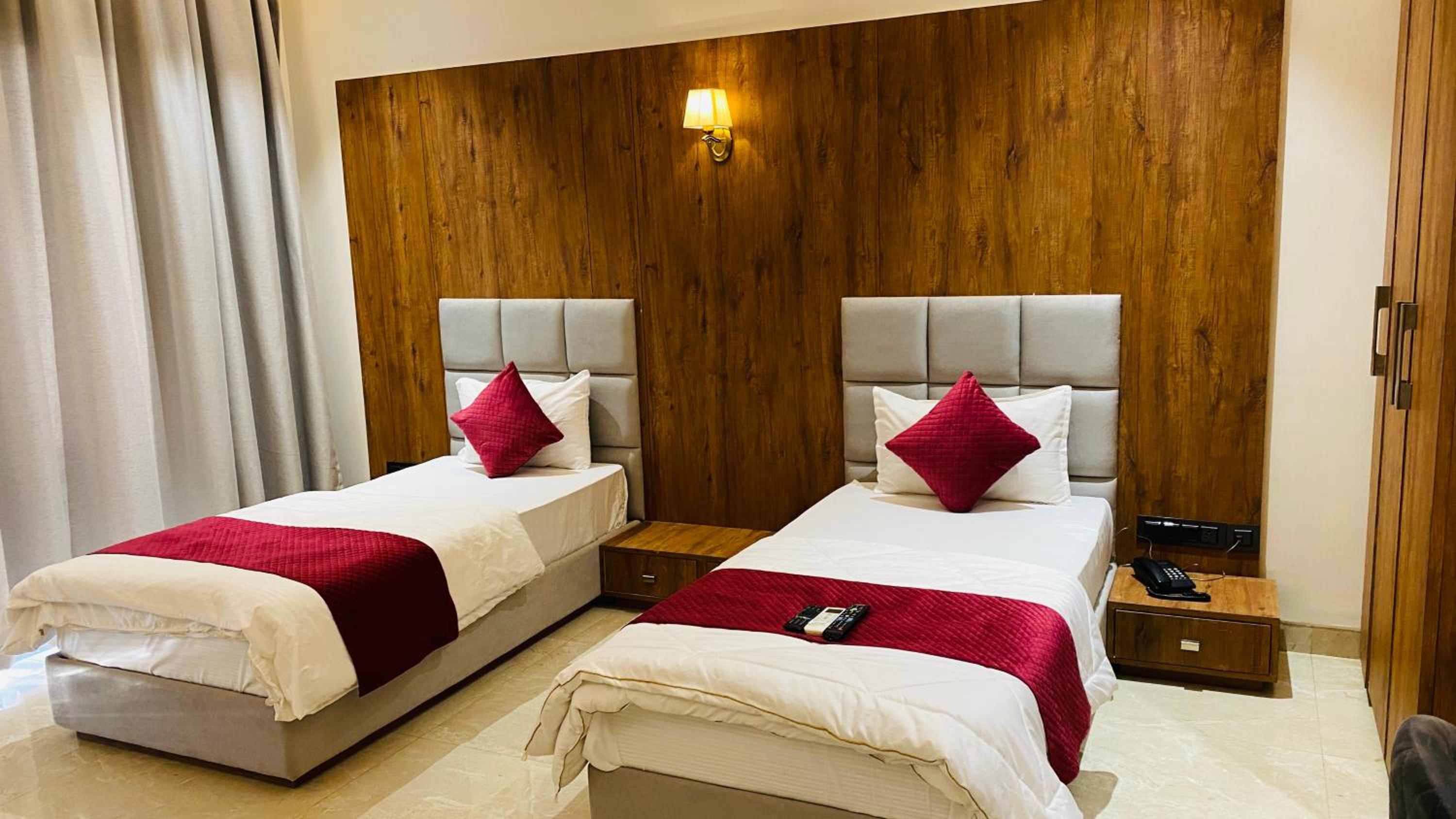 Luxury 4 Bedded Room photo 1