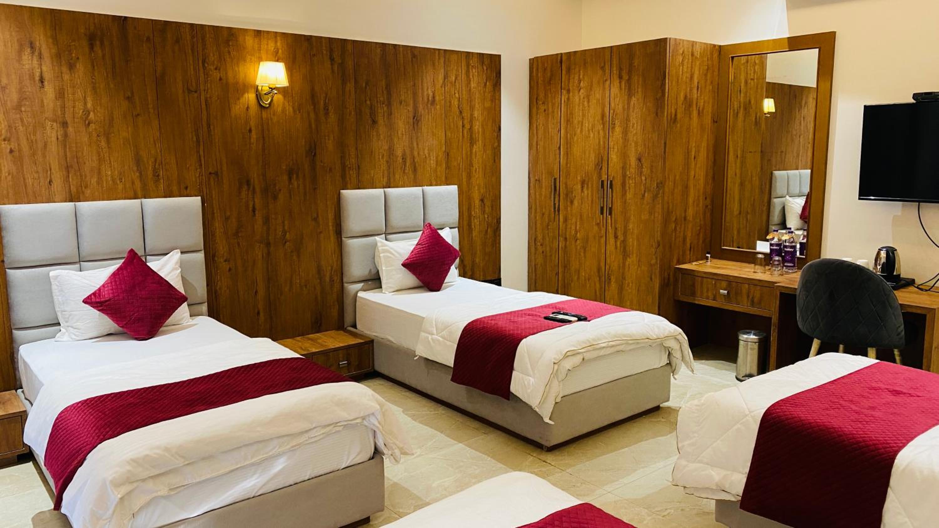 Luxury 4 Bedded Room photo 2