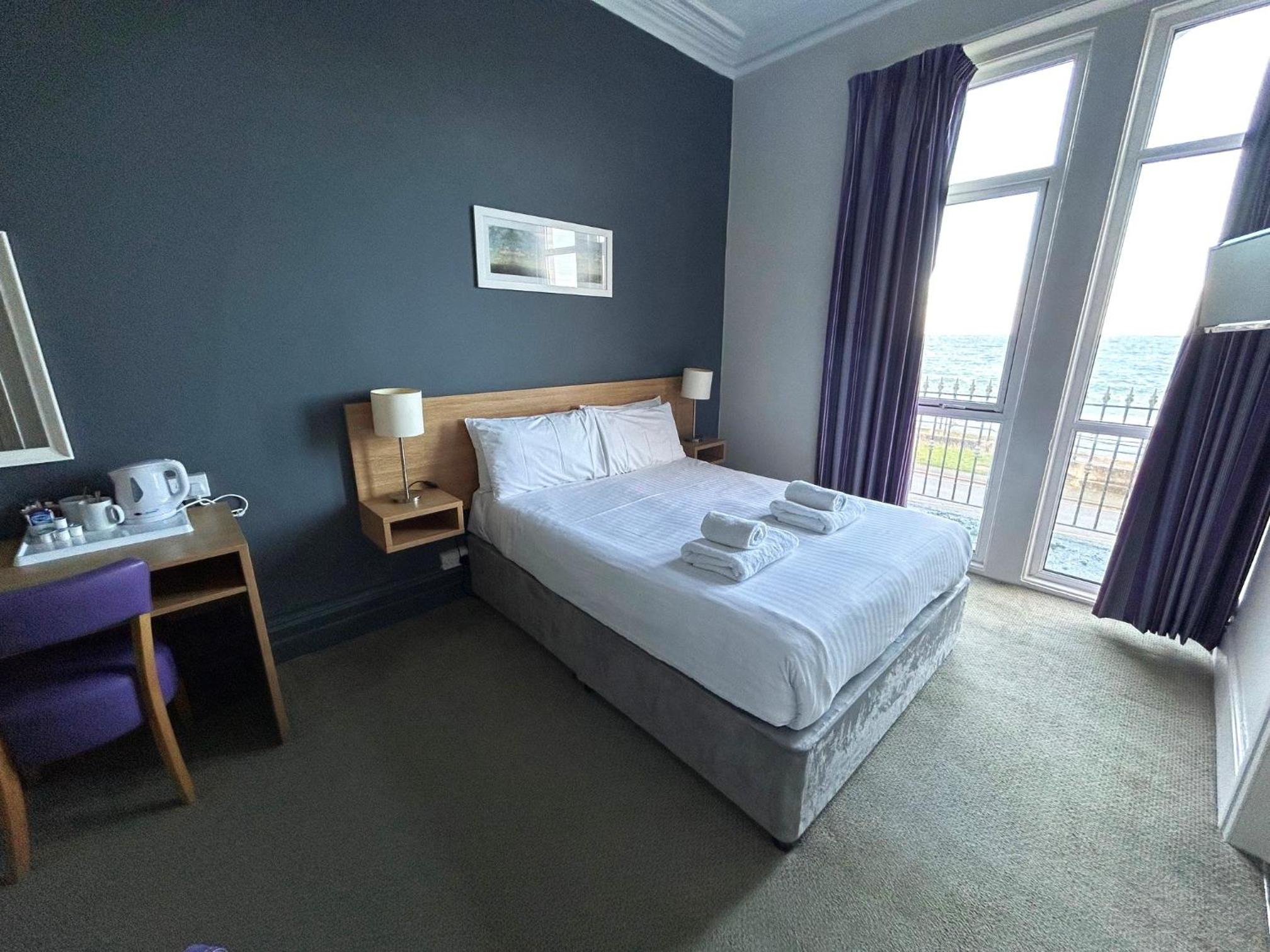 Double Room with Sea View - Photo 1