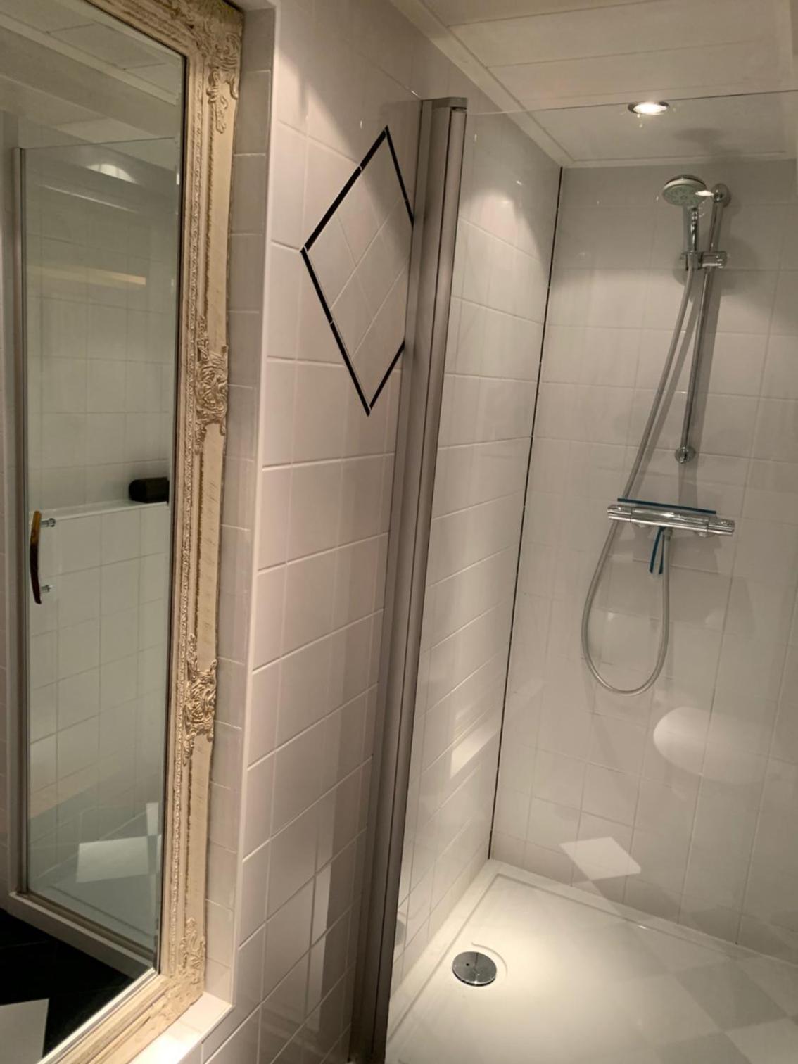 Deluxe Double Room with Shower photo 2