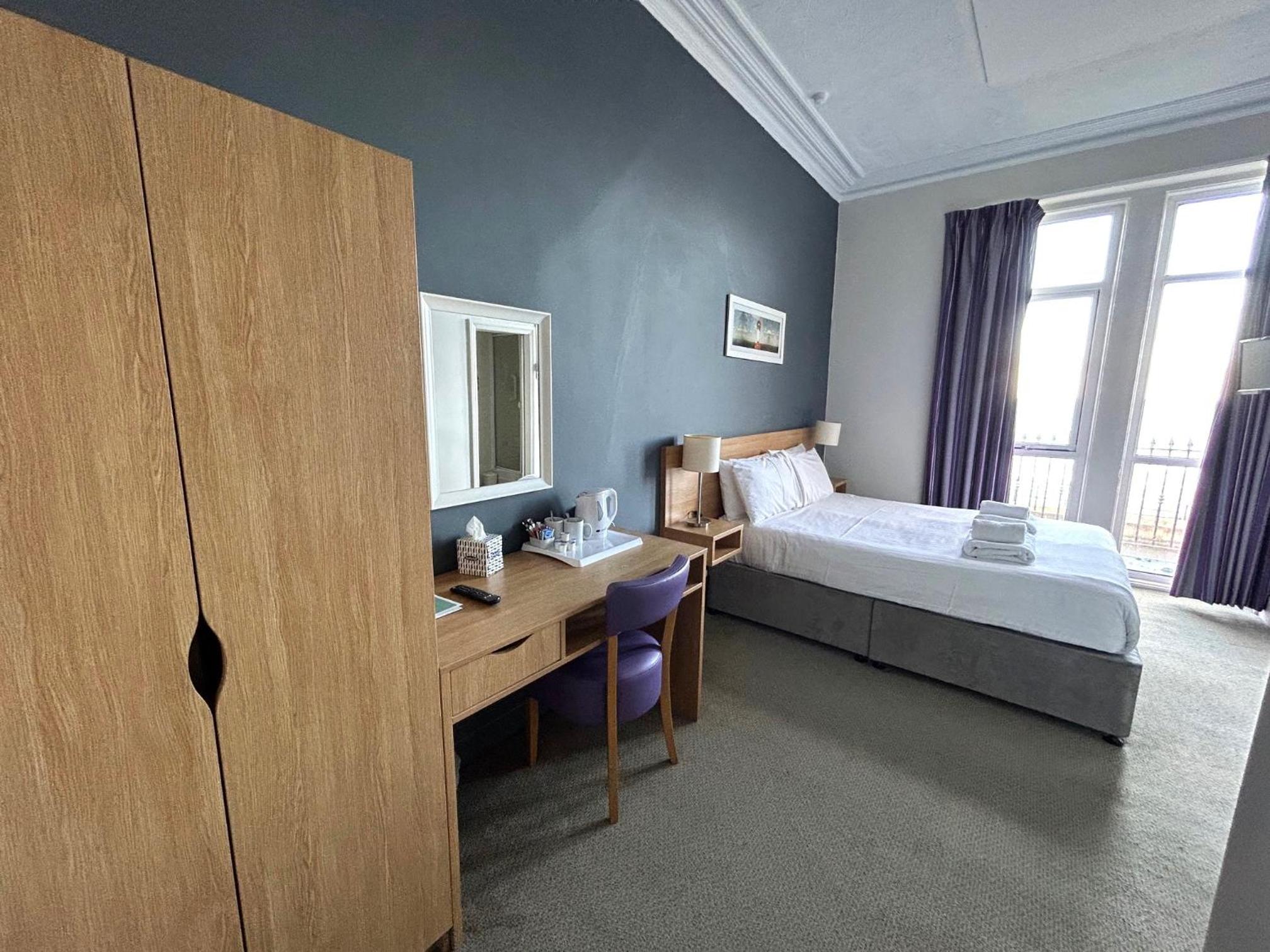 Double Room with Sea View - Photo 2