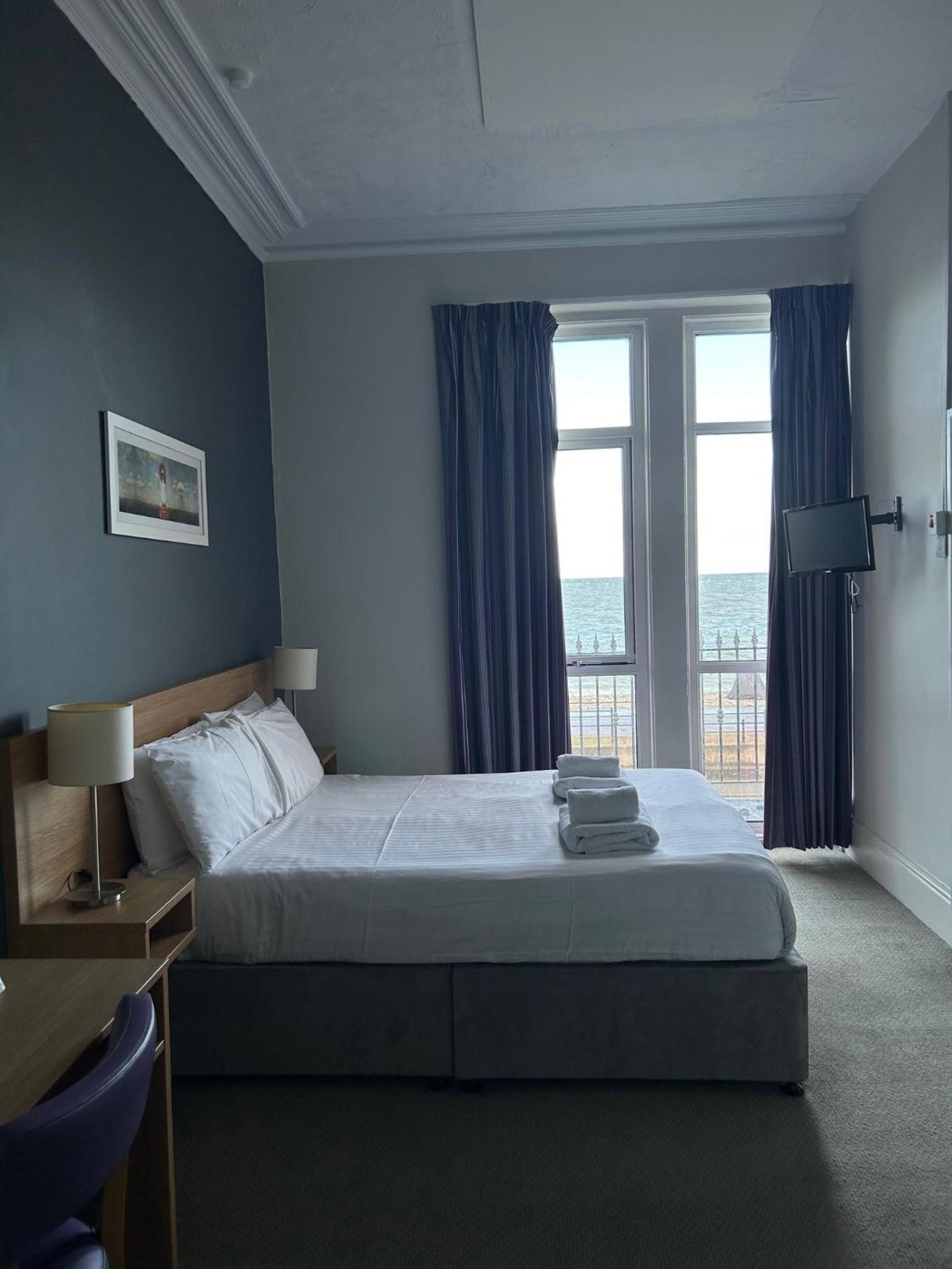 Double Room with Sea View - Photo 3