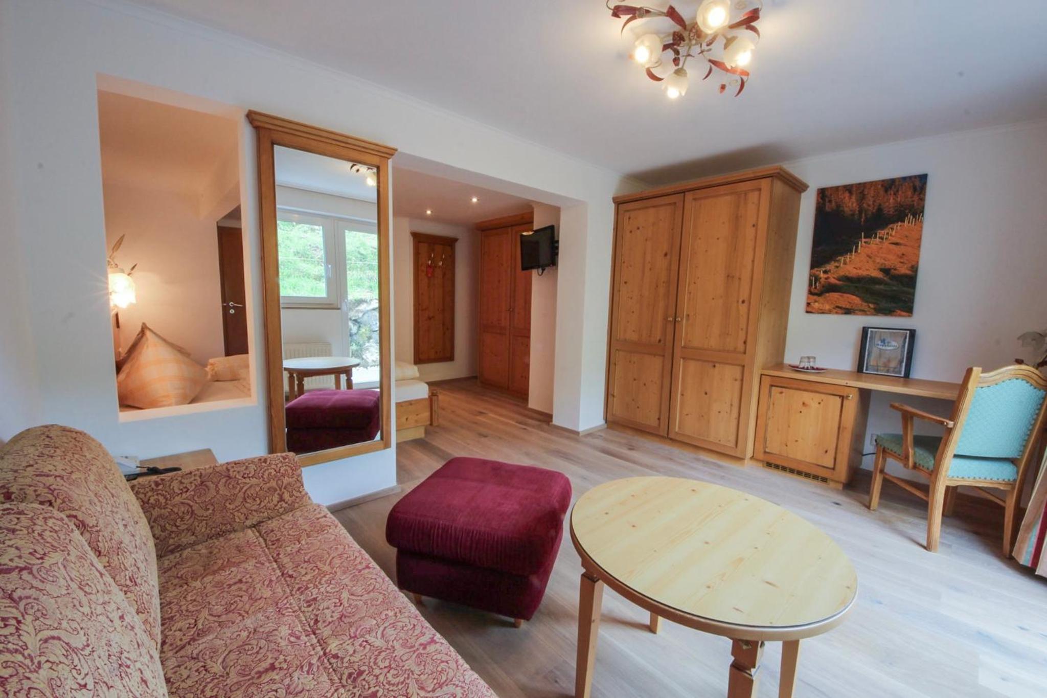 Family Room With Balcony photo 3