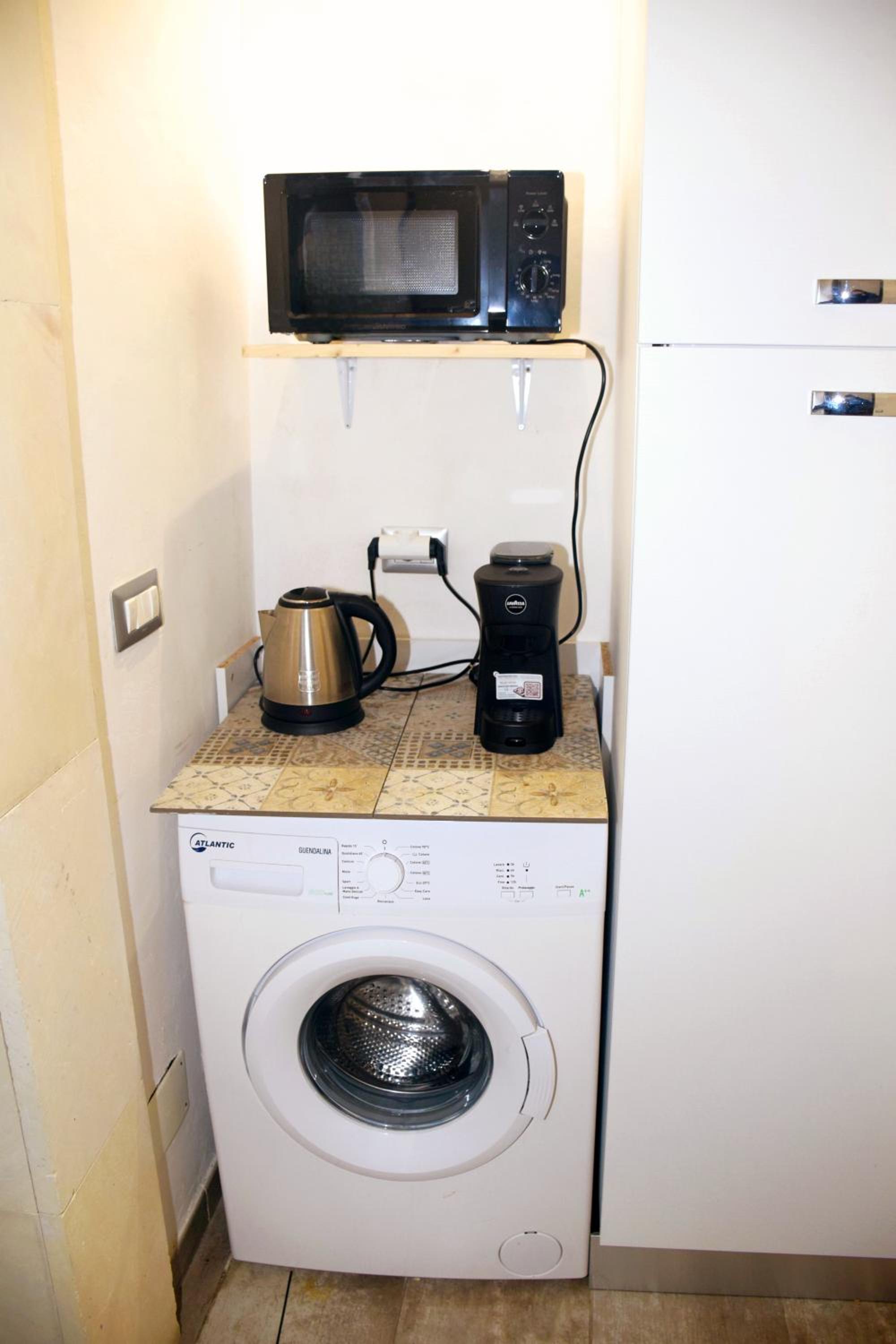 Apartment with Balcony - Photo 2