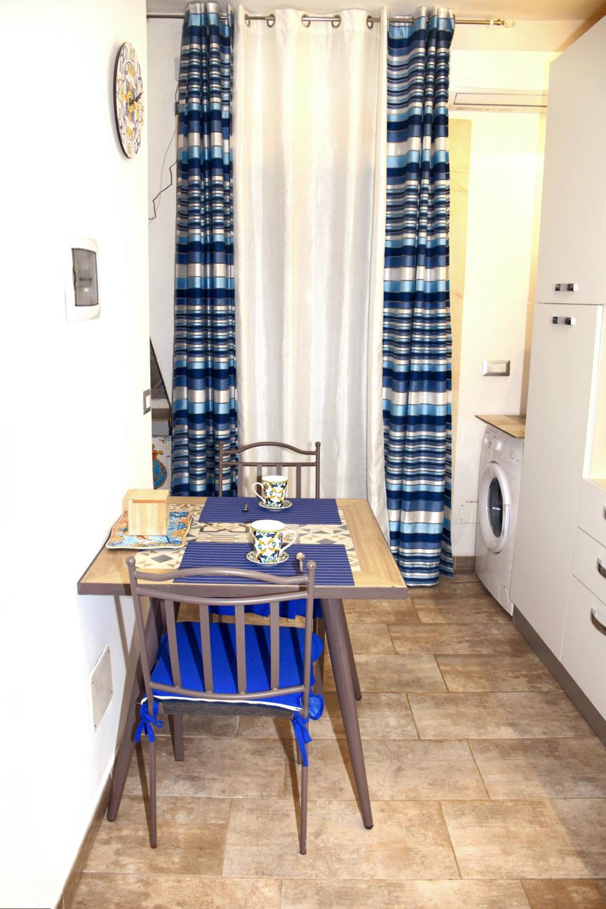 Apartment with Balcony - Photo 7