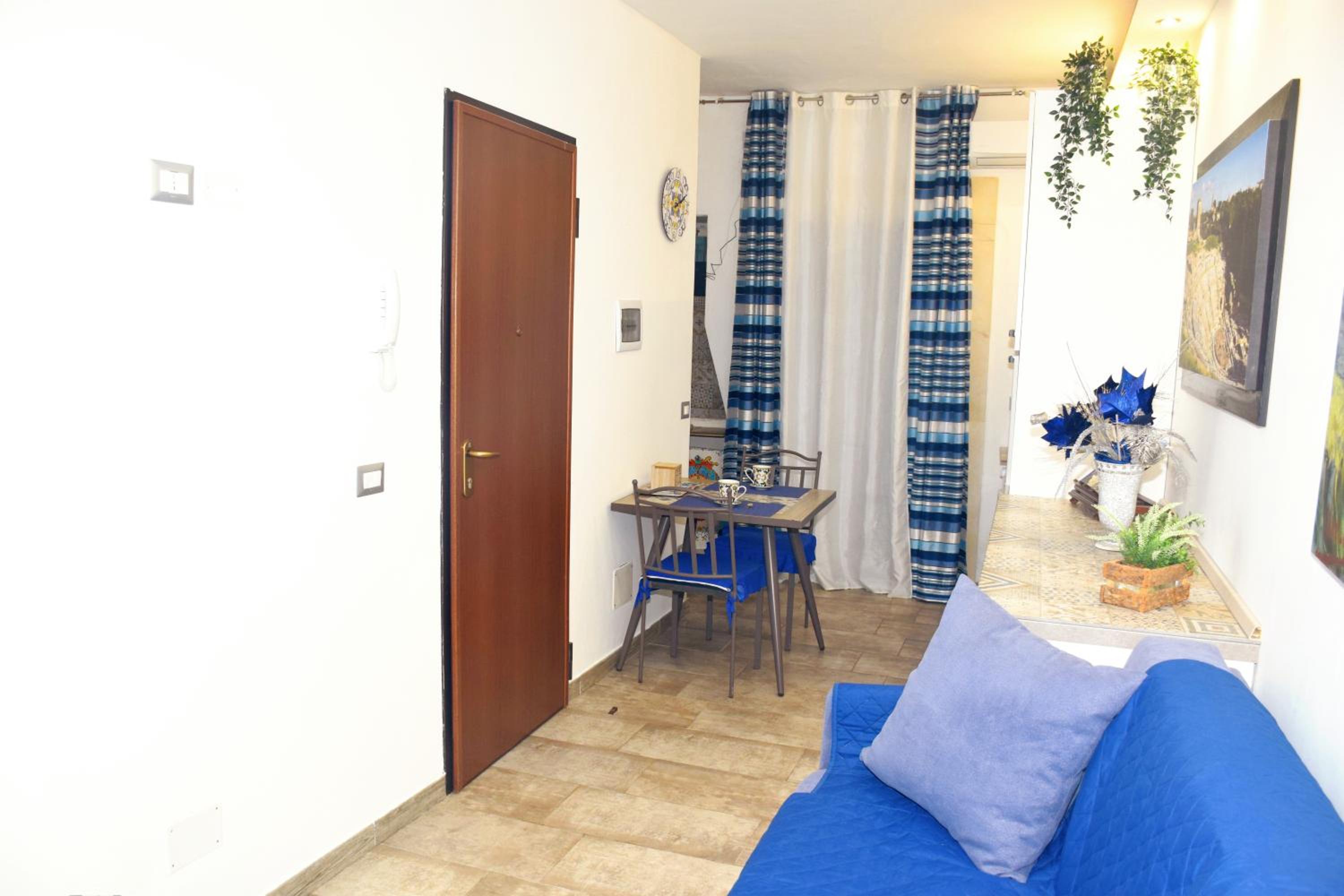 Apartment with Balcony - Photo 9