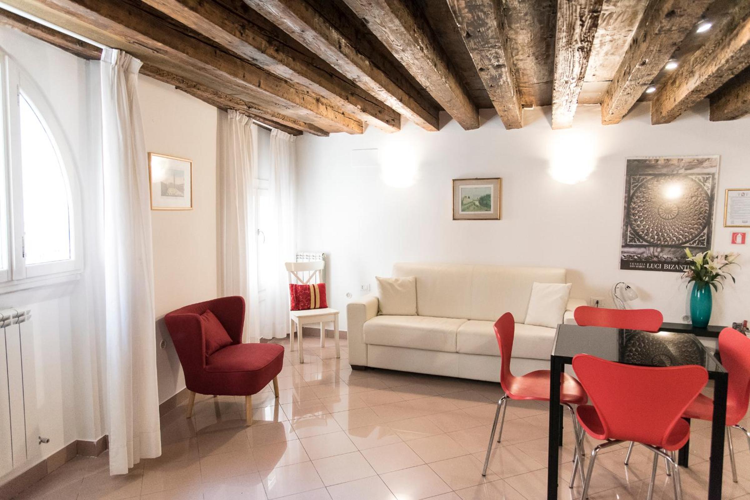 One-Bedroom Apartment with Canal View - Corte de l'Orso photo 1