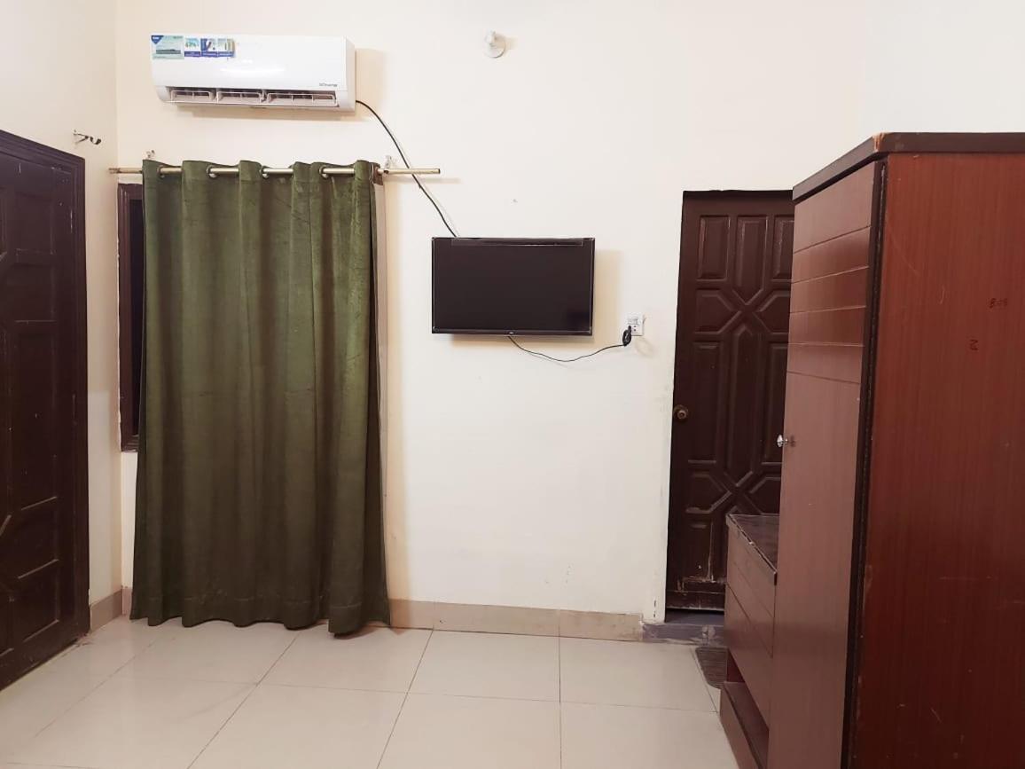 Deluxe Double Room (2 Adults + 1 Child) photo 2
