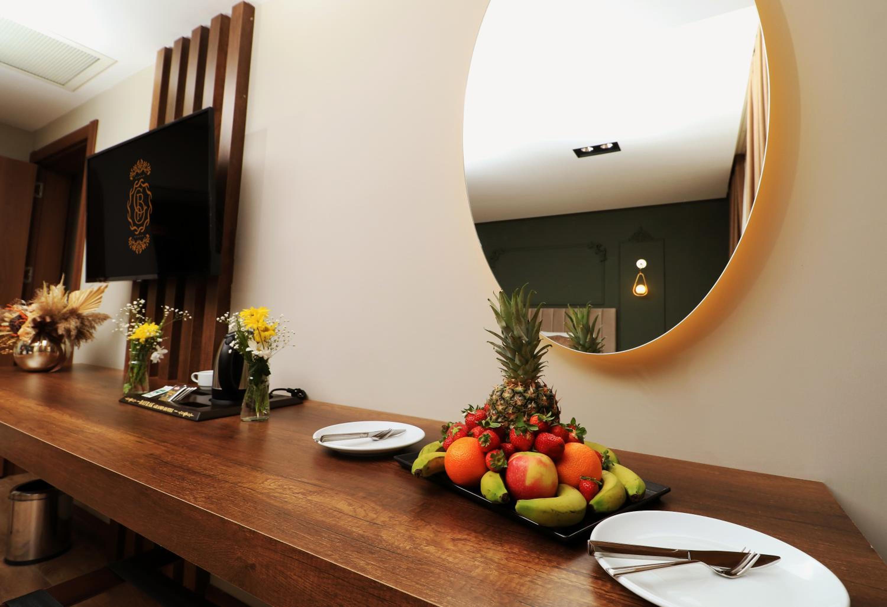 Suite with Mountain View - Photo 2