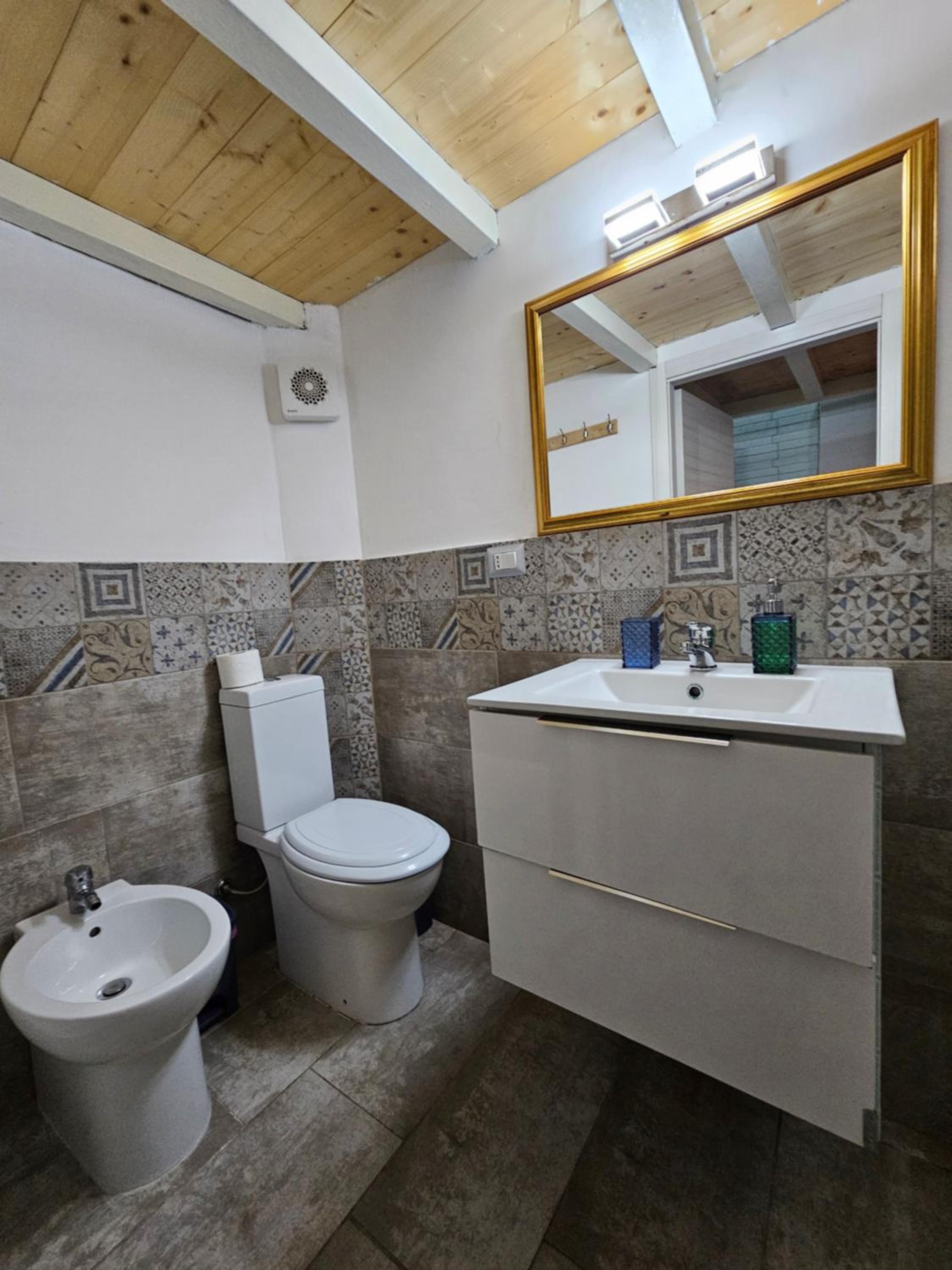 Apartment with Terrace - Photo 13