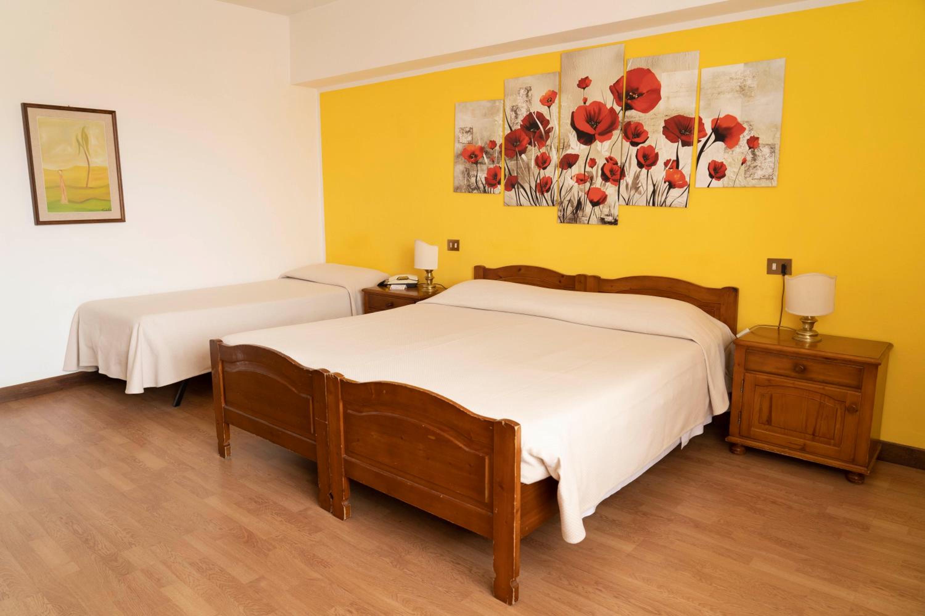 Quadruple Room - Photo 3