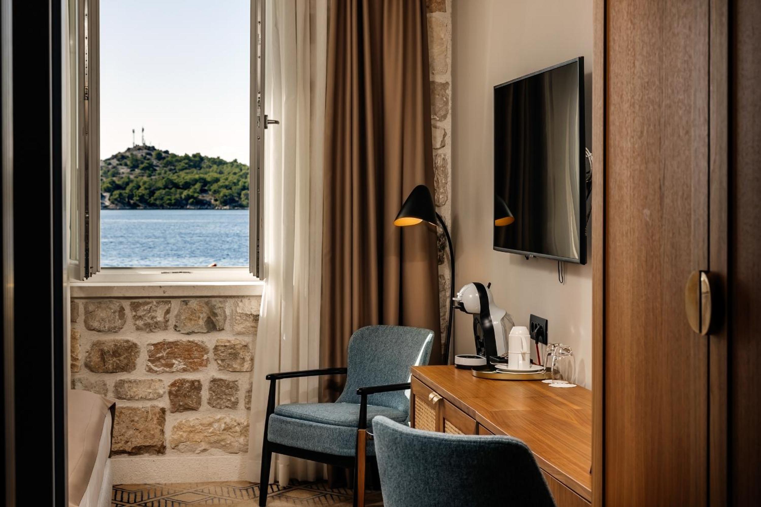 Superior Double or Twin Room with Sea View - Photo 3