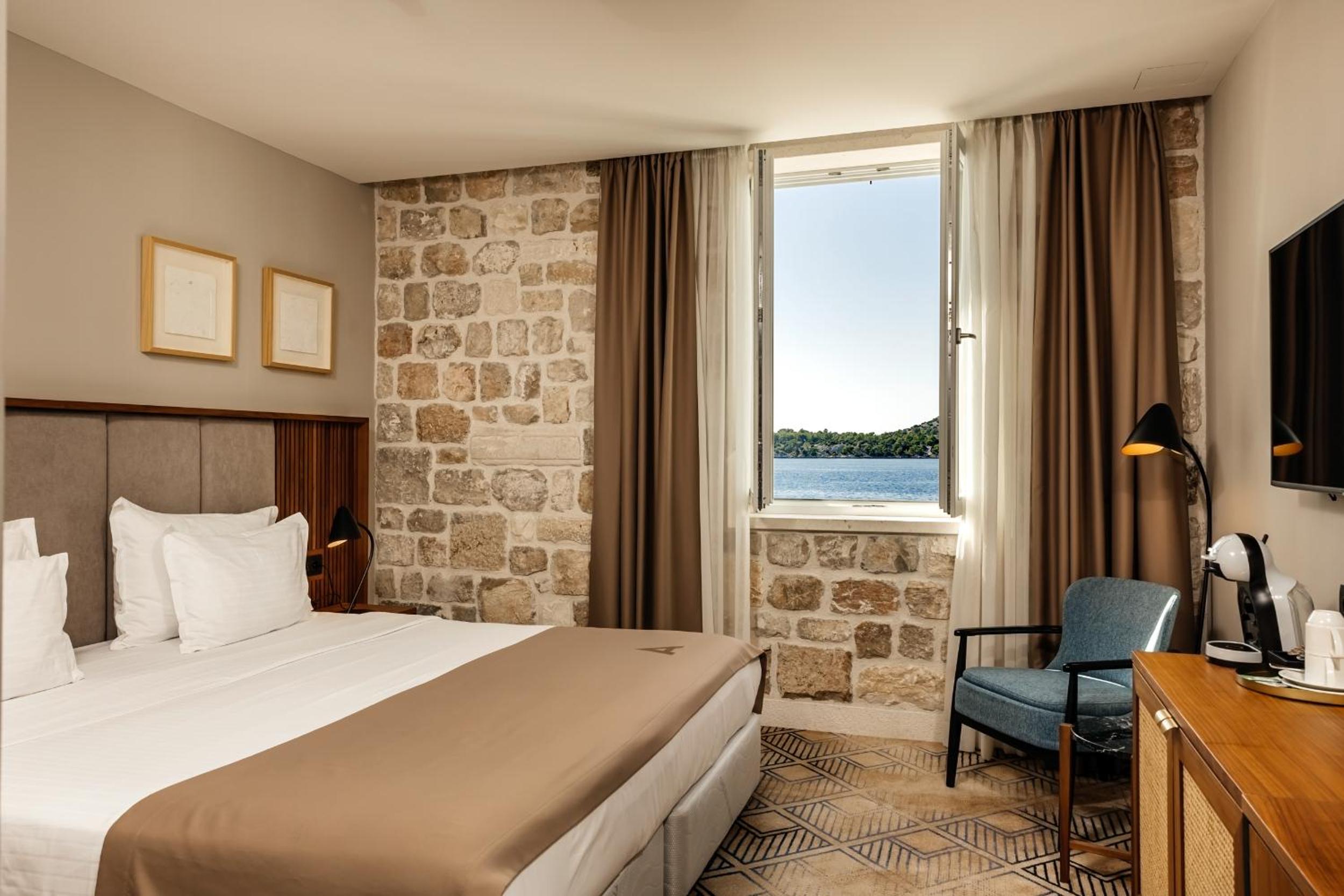 Superior Double or Twin Room with Sea View - Photo 1