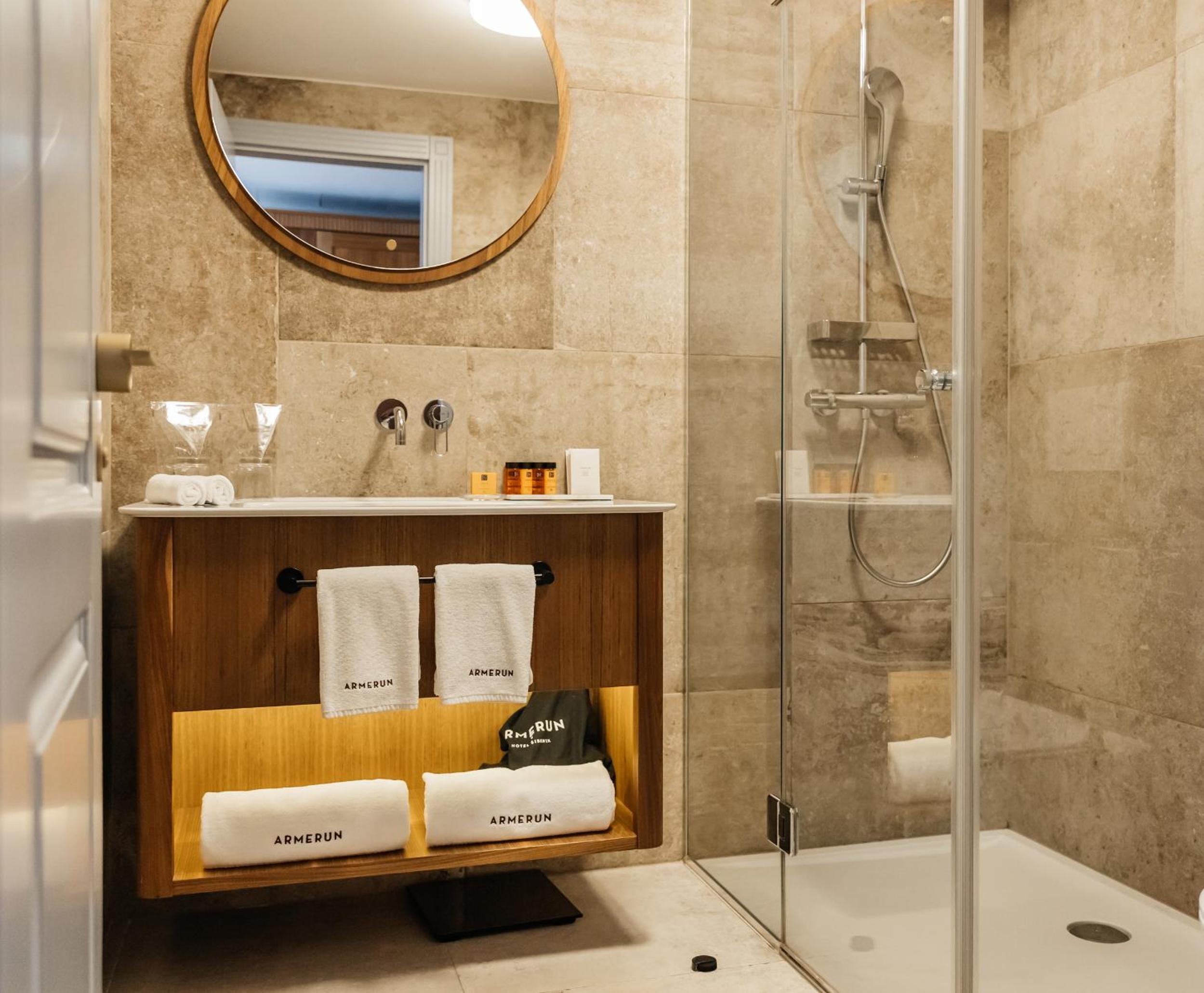 Standard Double or Twin Room - Photo 7