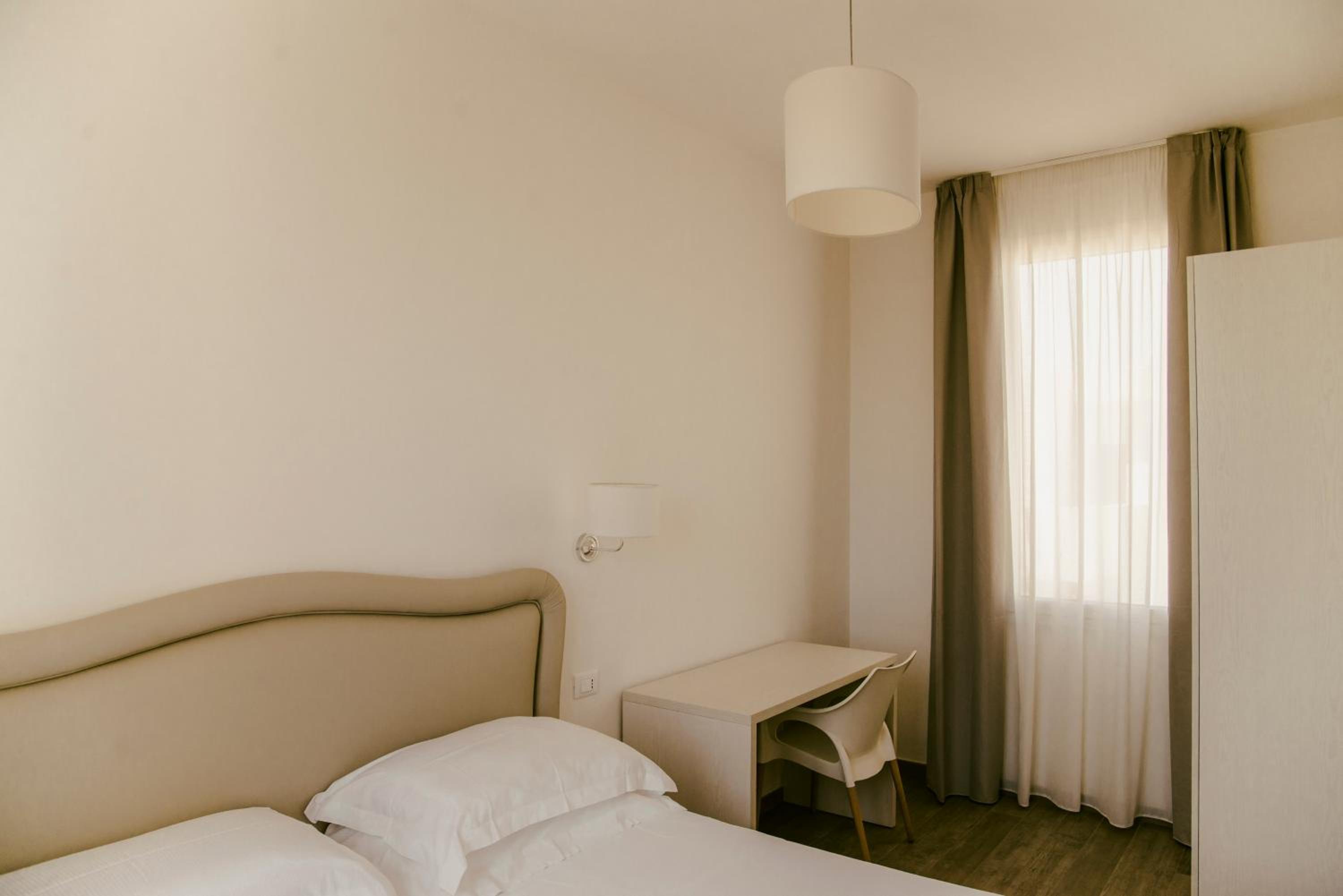 One-Bedroom Suite - Photo 2