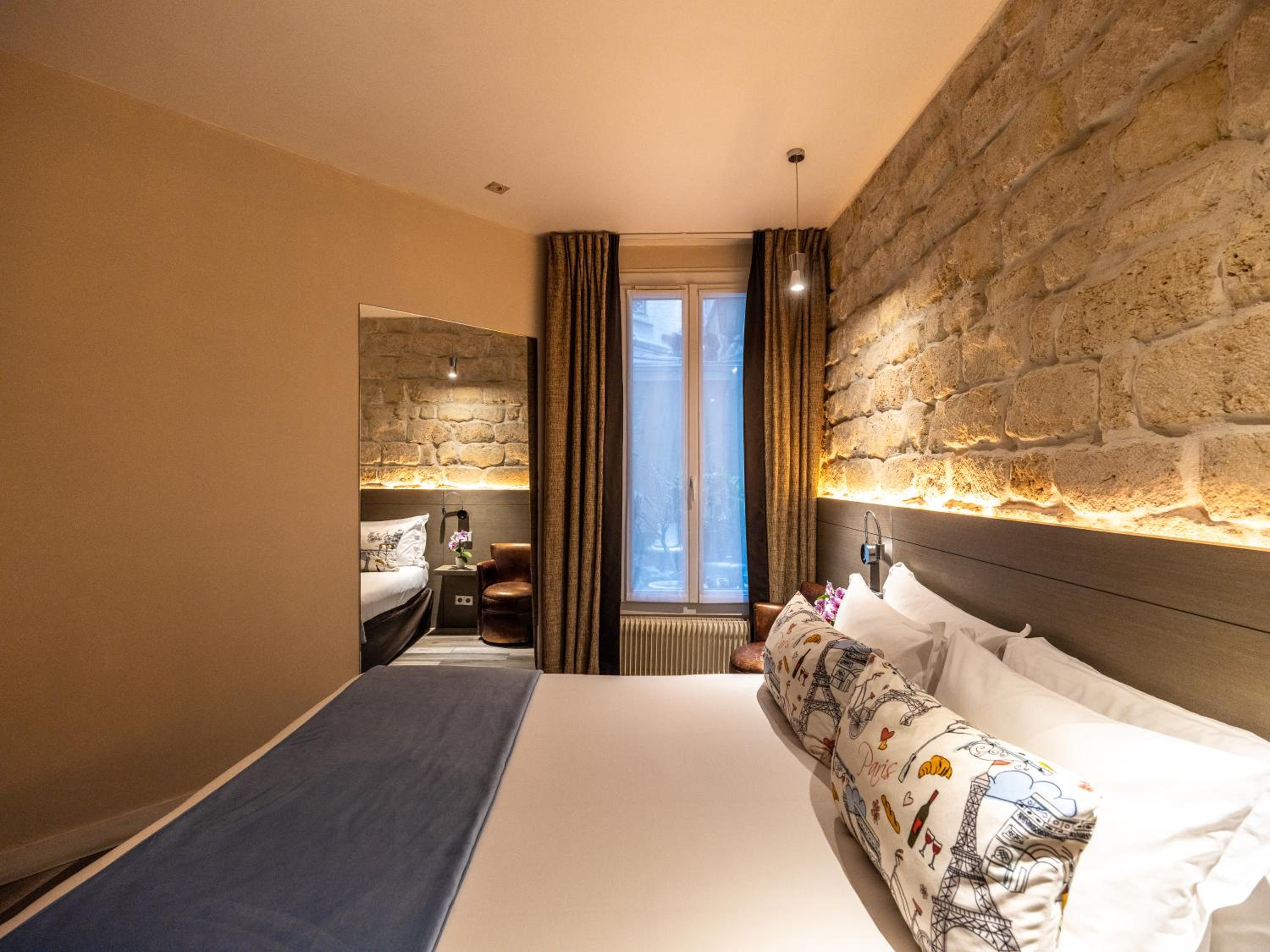 Superior Single Room thumbnail 6