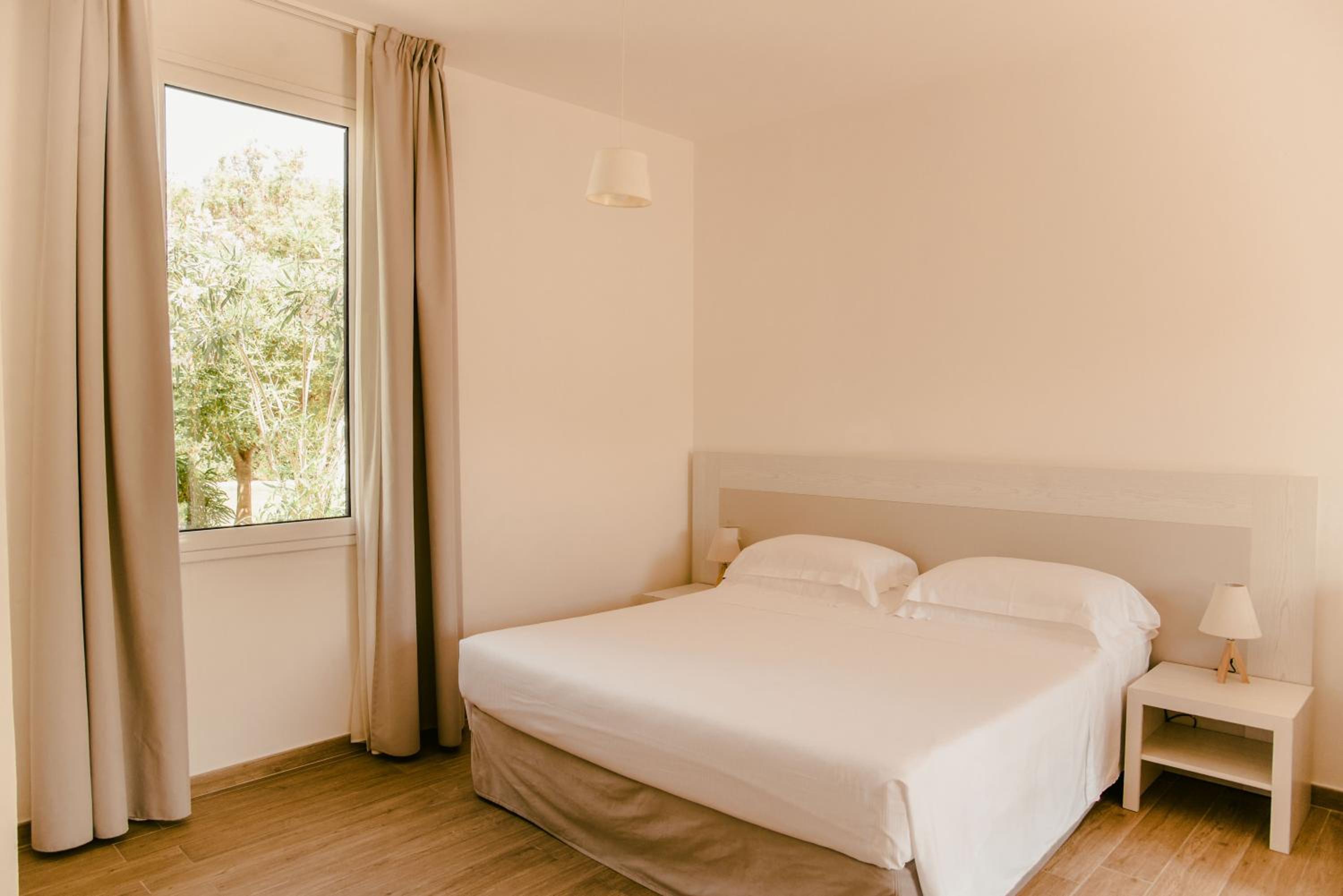 Quadruple Room with Patio - Photo 4