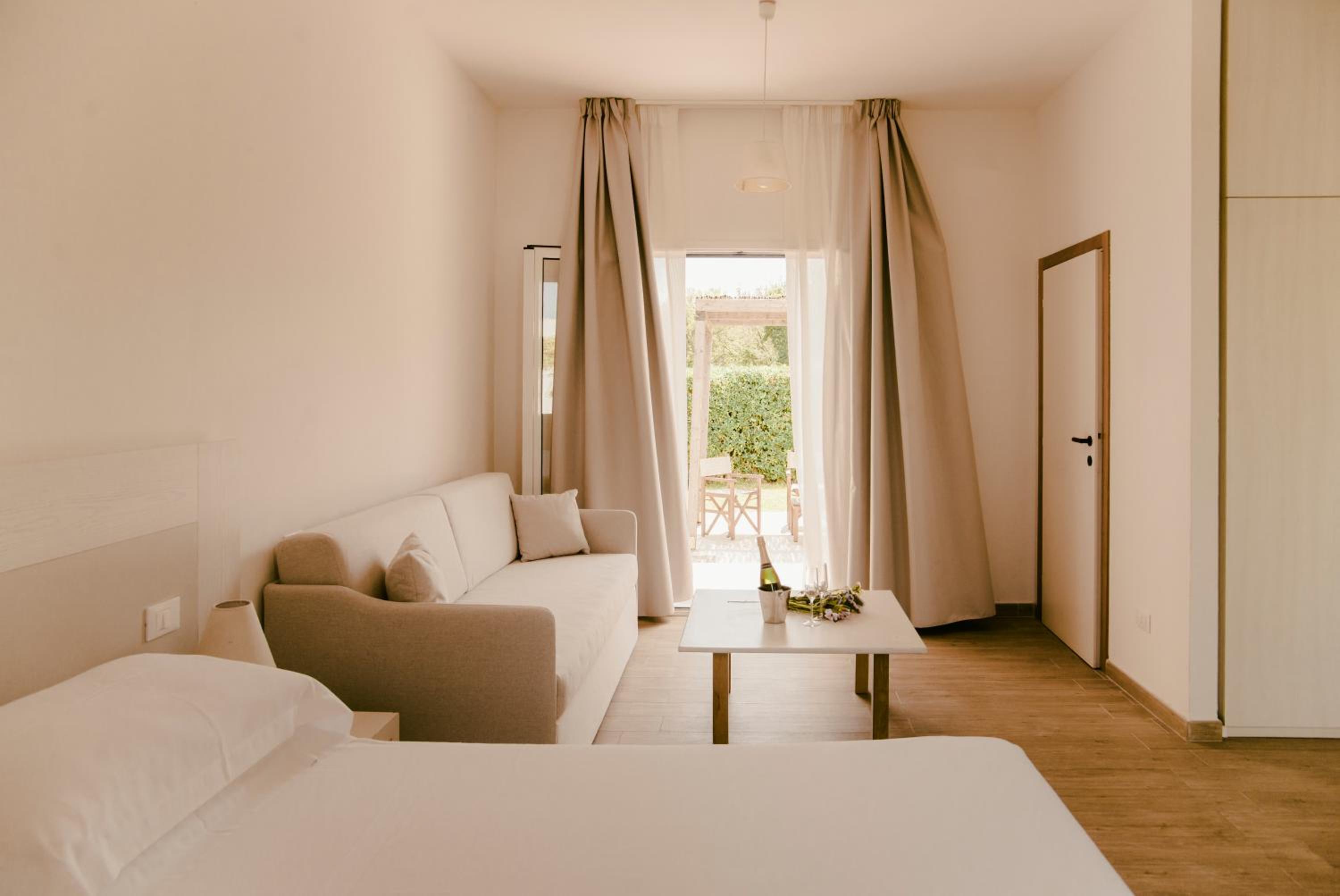 Quadruple Room with Patio - Photo 7