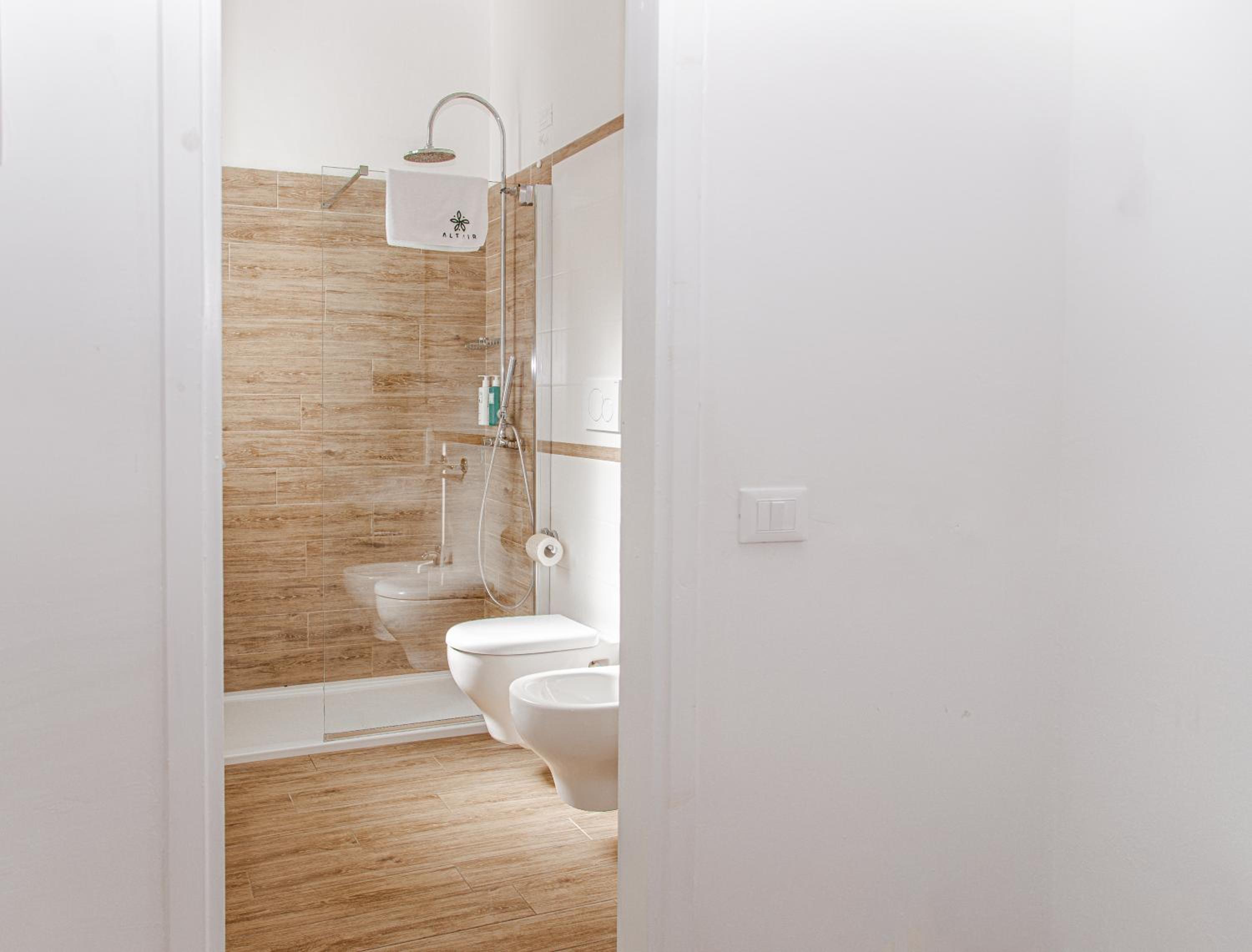 Standard Quadruple Room - Photo 7