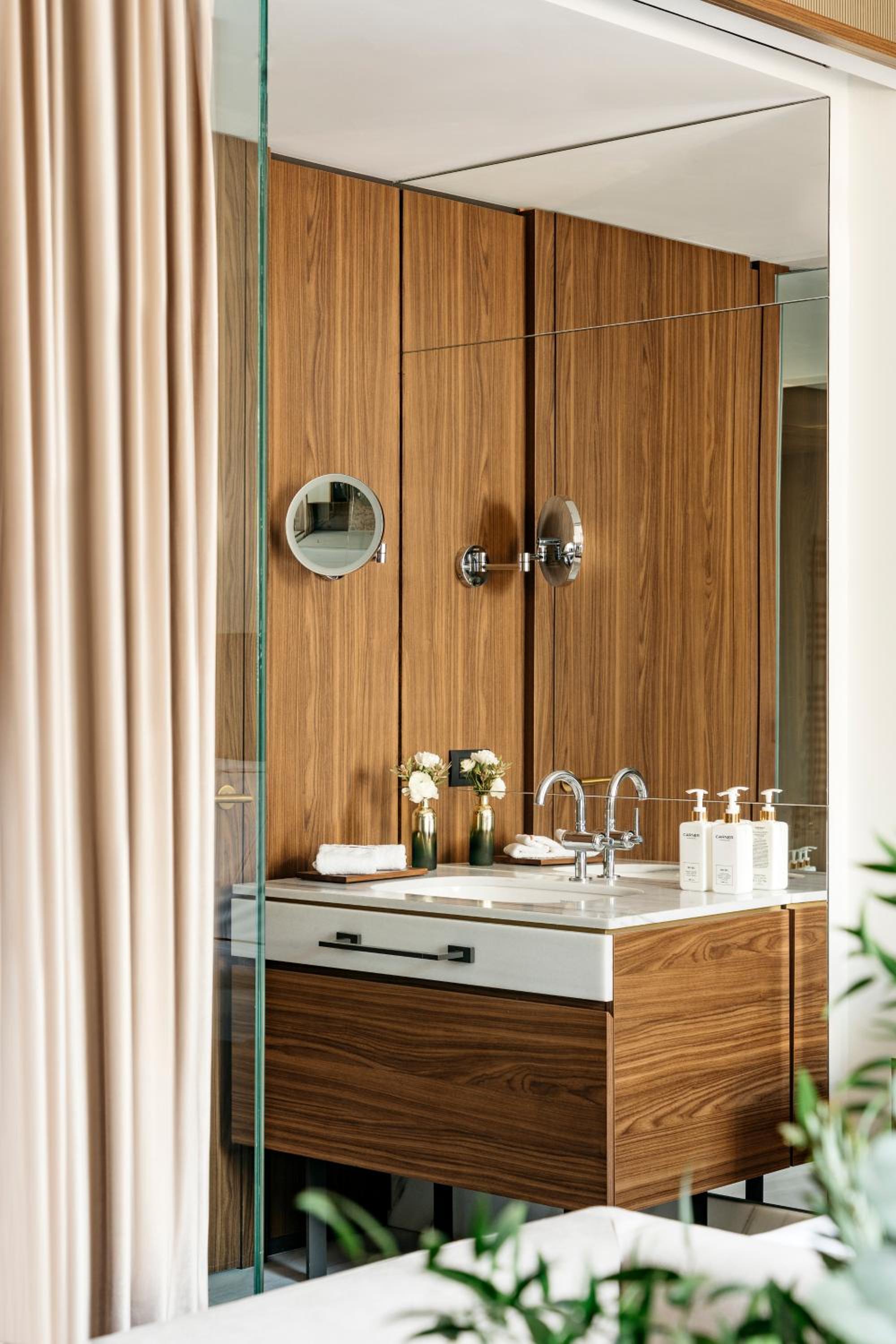 Supreme Two Bedroom Suite with Spa Access thumbnail 5