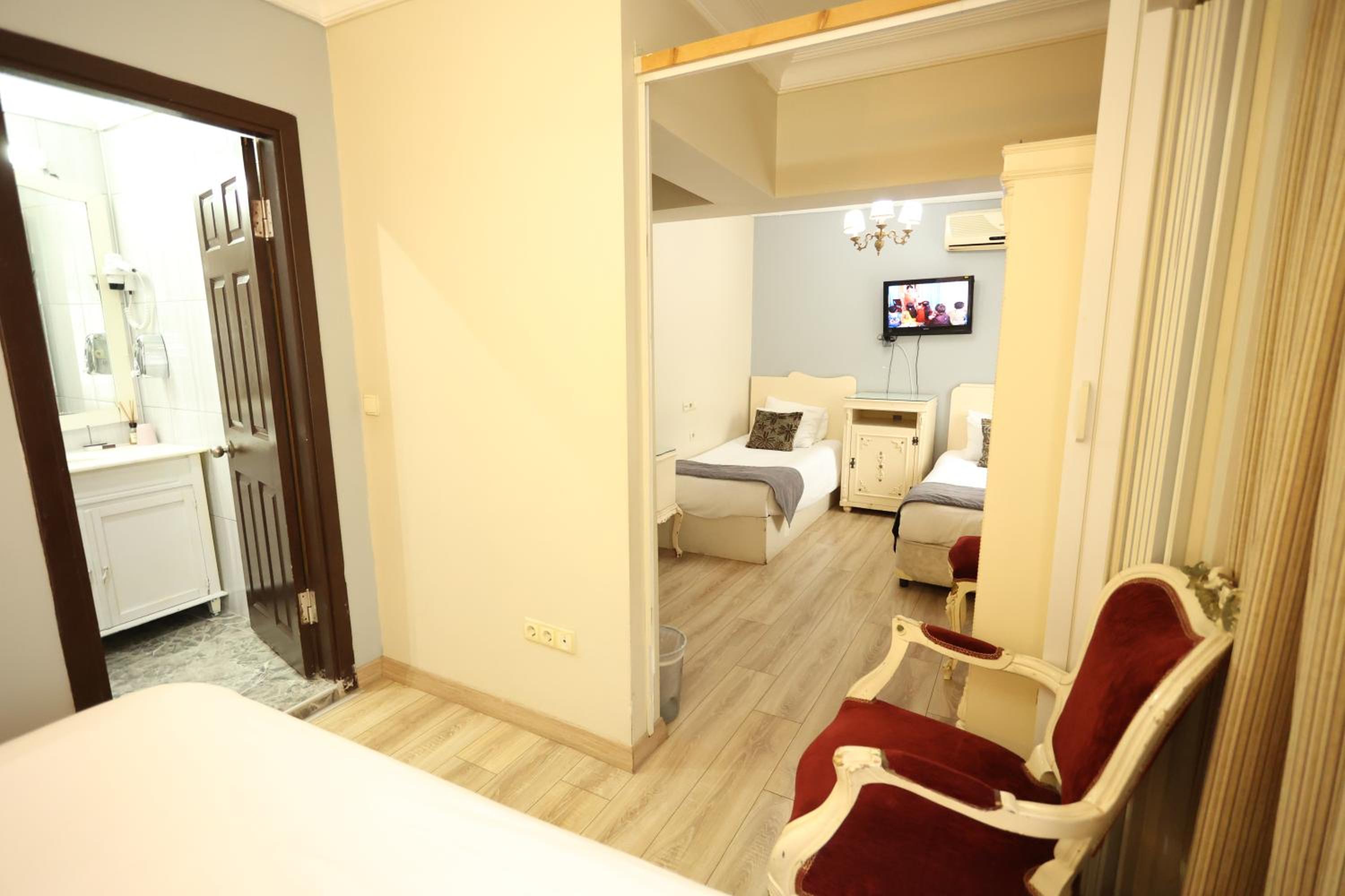 Quadruple Room photo 2