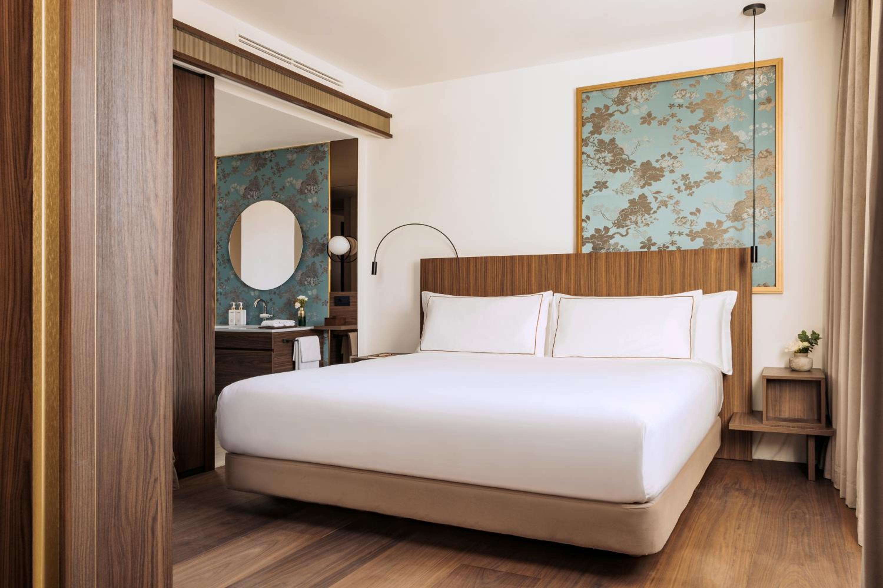 One Bedroom Master Suite with Spa Access thumbnail 5