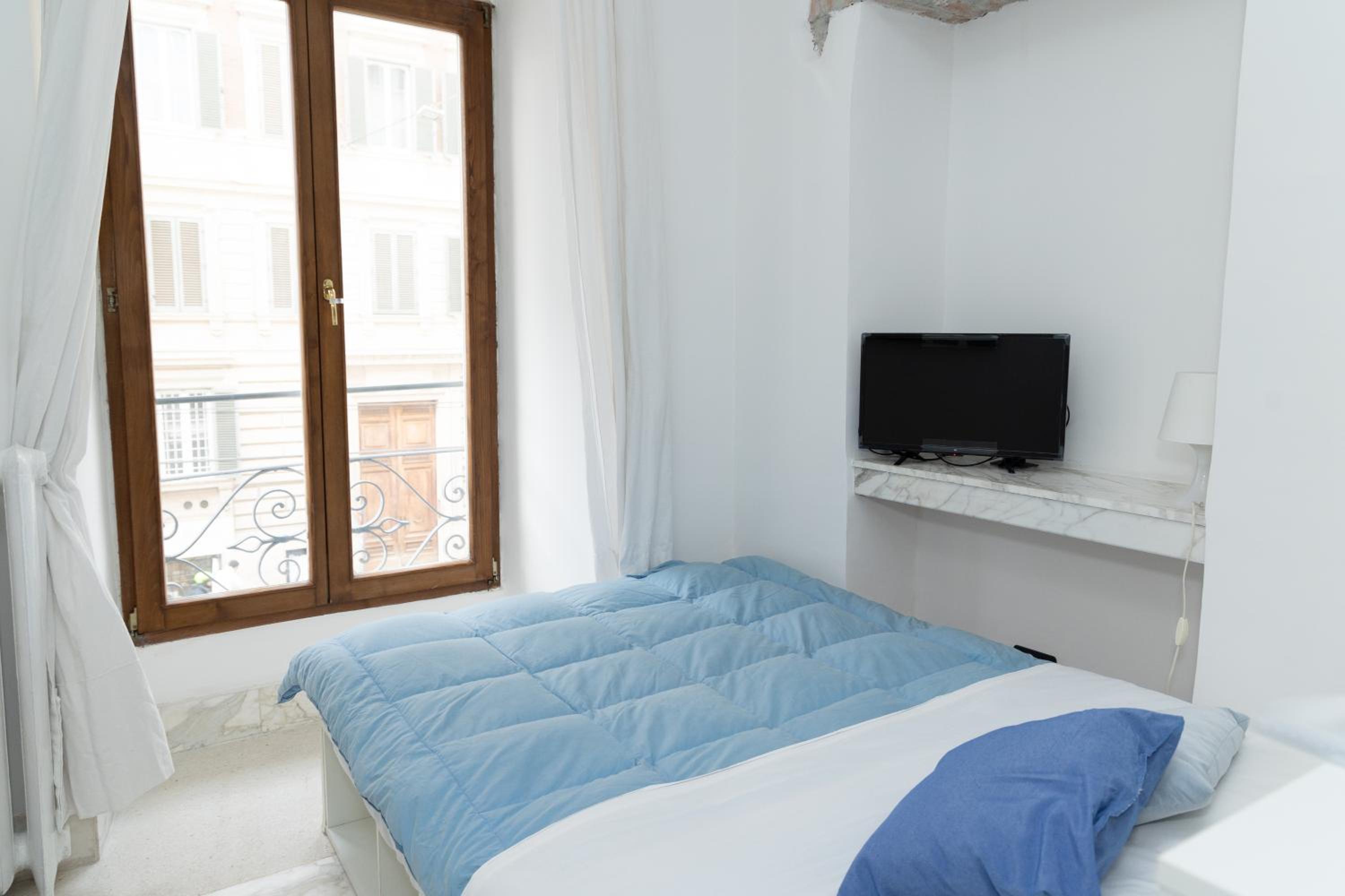 Double Room with Private External Bathroom photo 1
