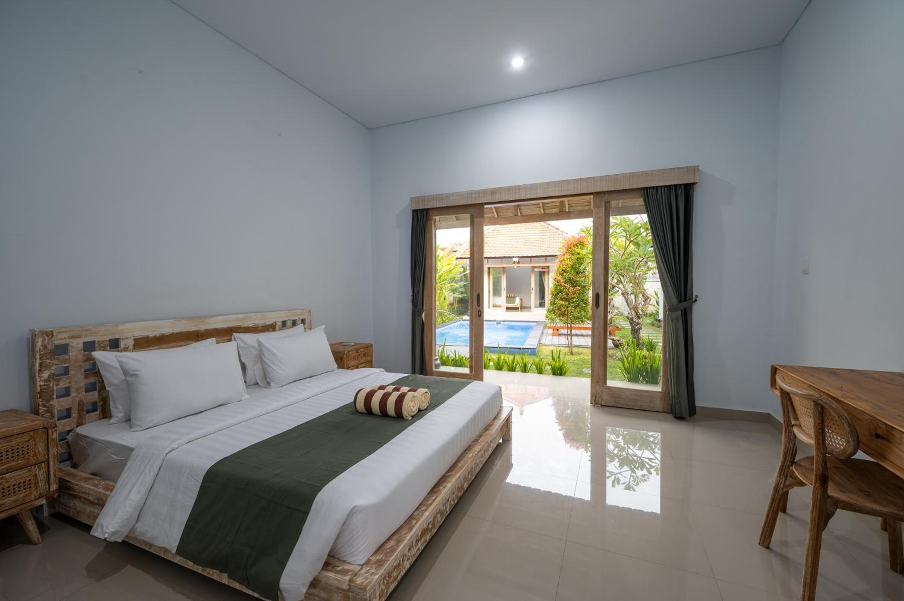 Three-Bedroom Villa photo 2