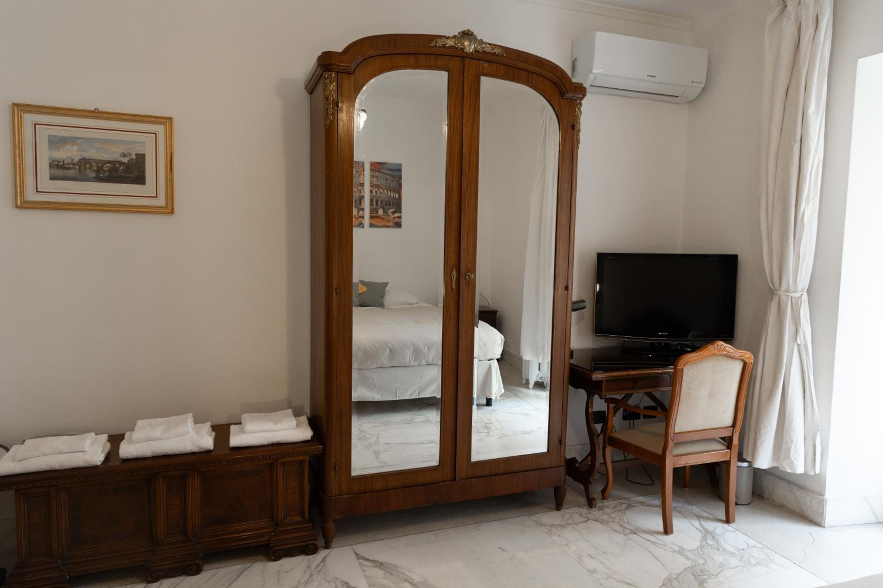 Triple Room with Private External Bathroom photo 3