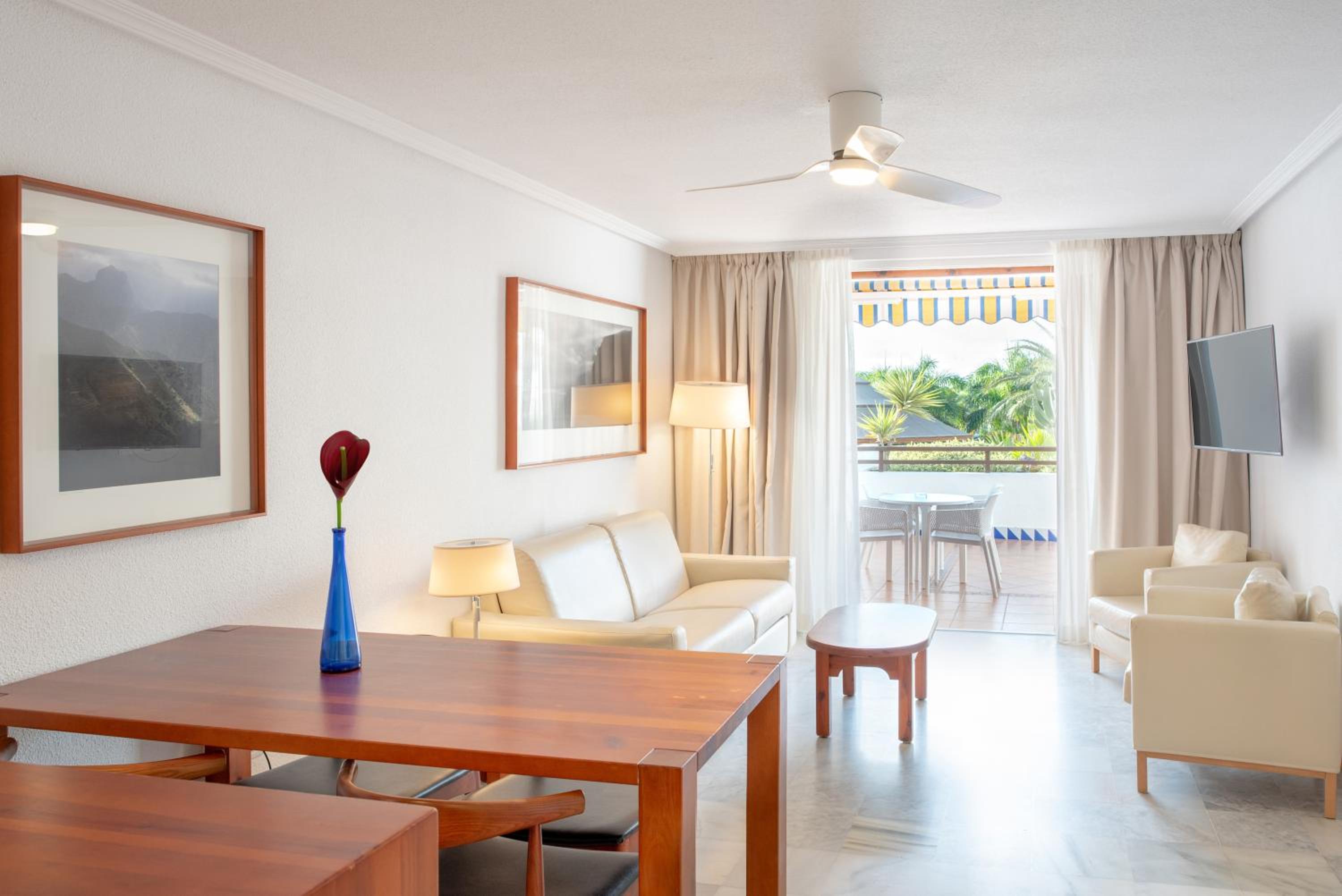 Apartamento superior de dos habitaciones con vista al jardín