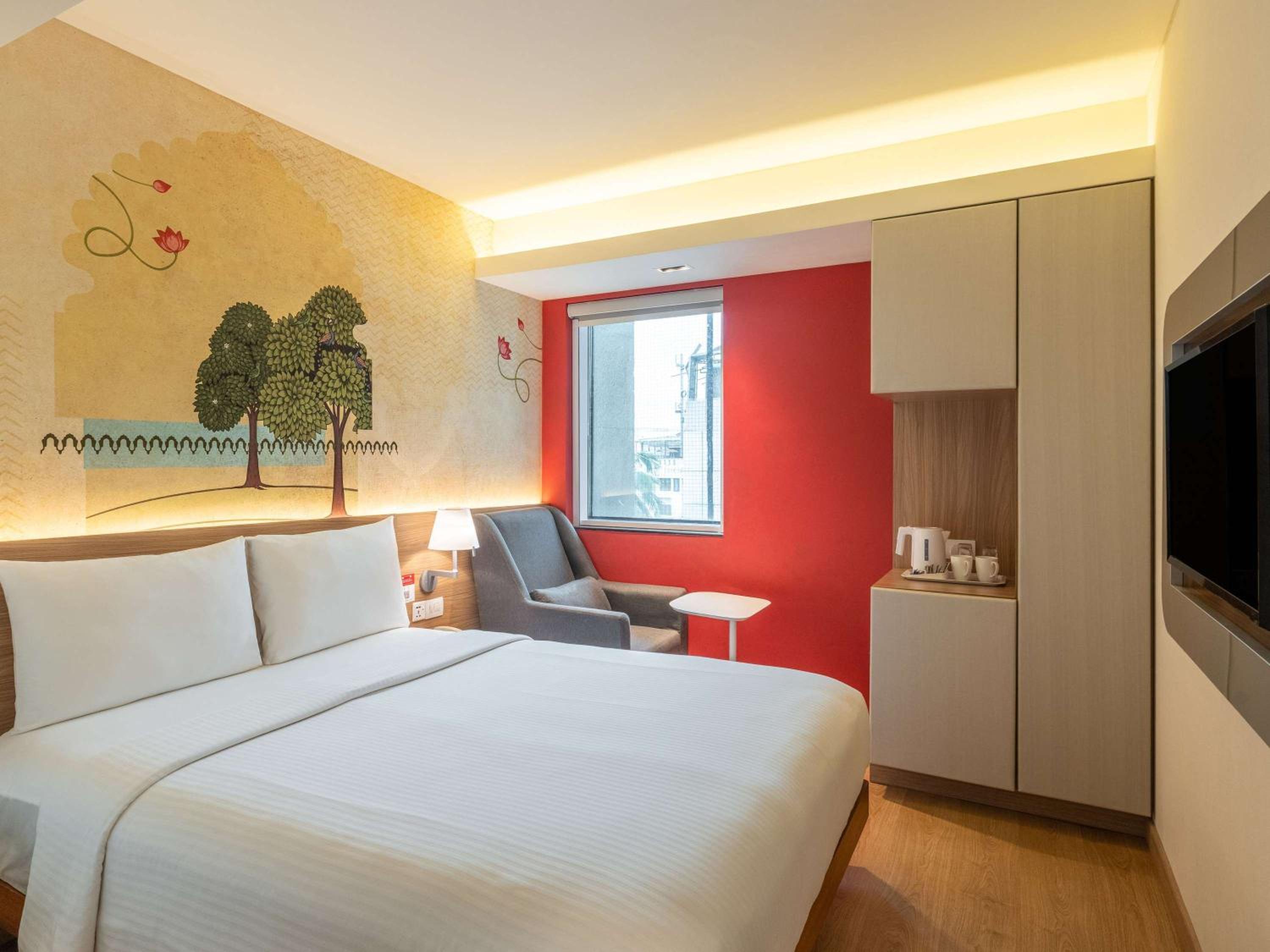Standard Queen Room With Extra Benefits