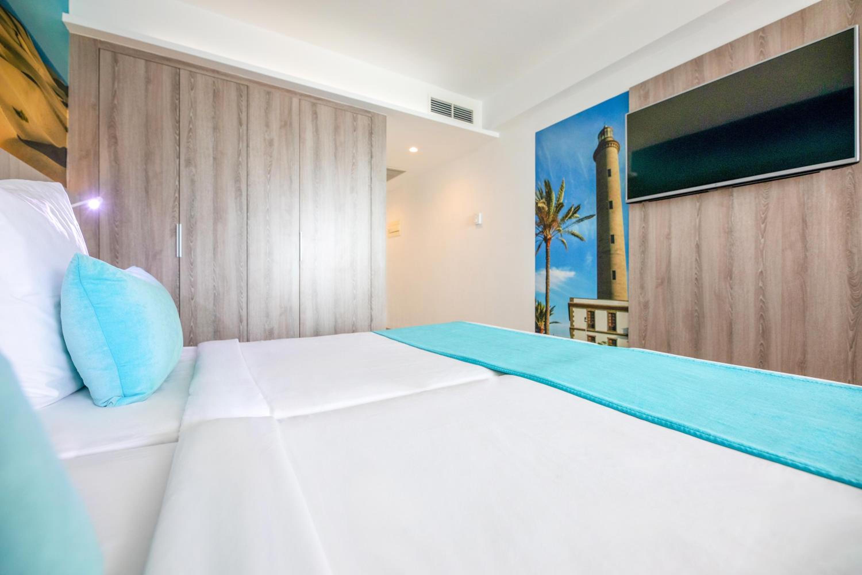 Habitación doble Deluxe con vistas parciales al mar