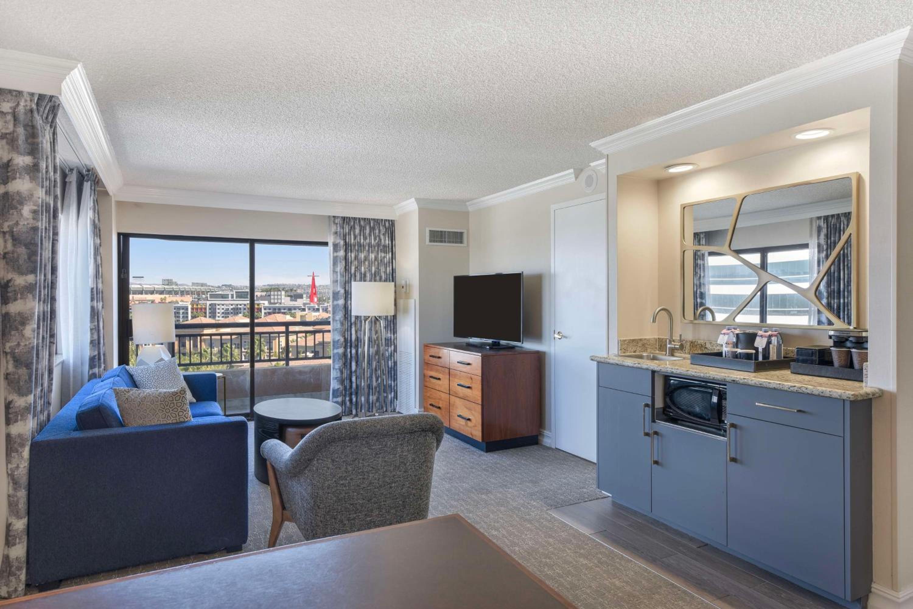 Double Suite with Sofa Bed and Balcony - Stadium View - Photo 6